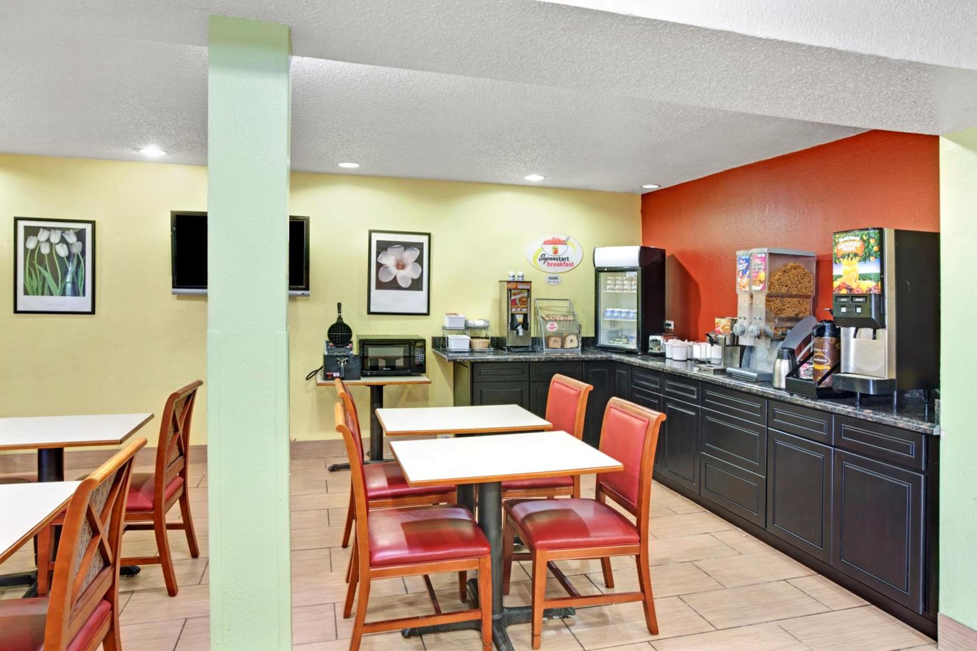 Super 8 by Wyndham Romeoville Bolingbrook photo 18
