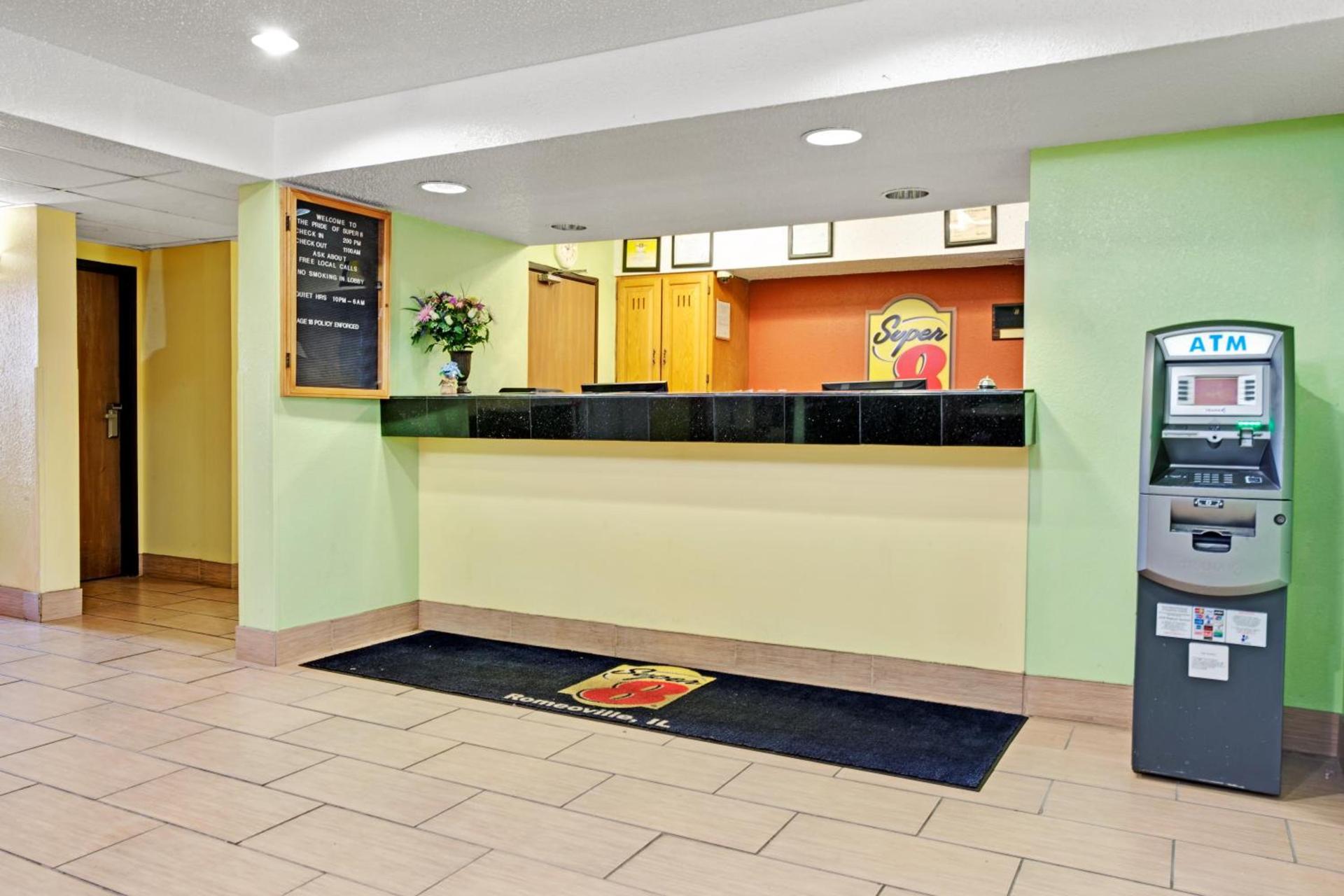 Super 8 by Wyndham Romeoville Bolingbrook photo 19