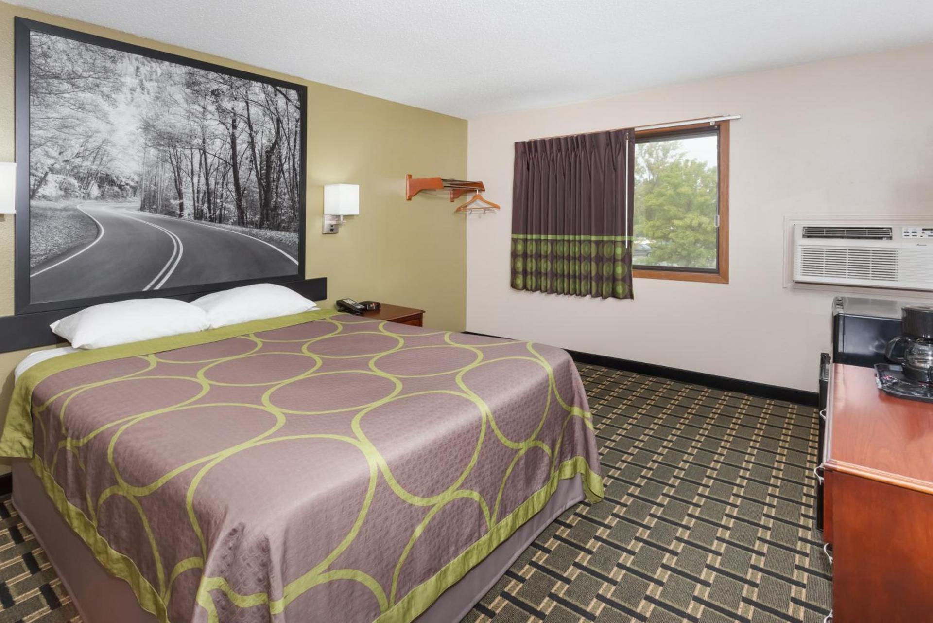 Super 8 by Wyndham Michigan City photo 19
