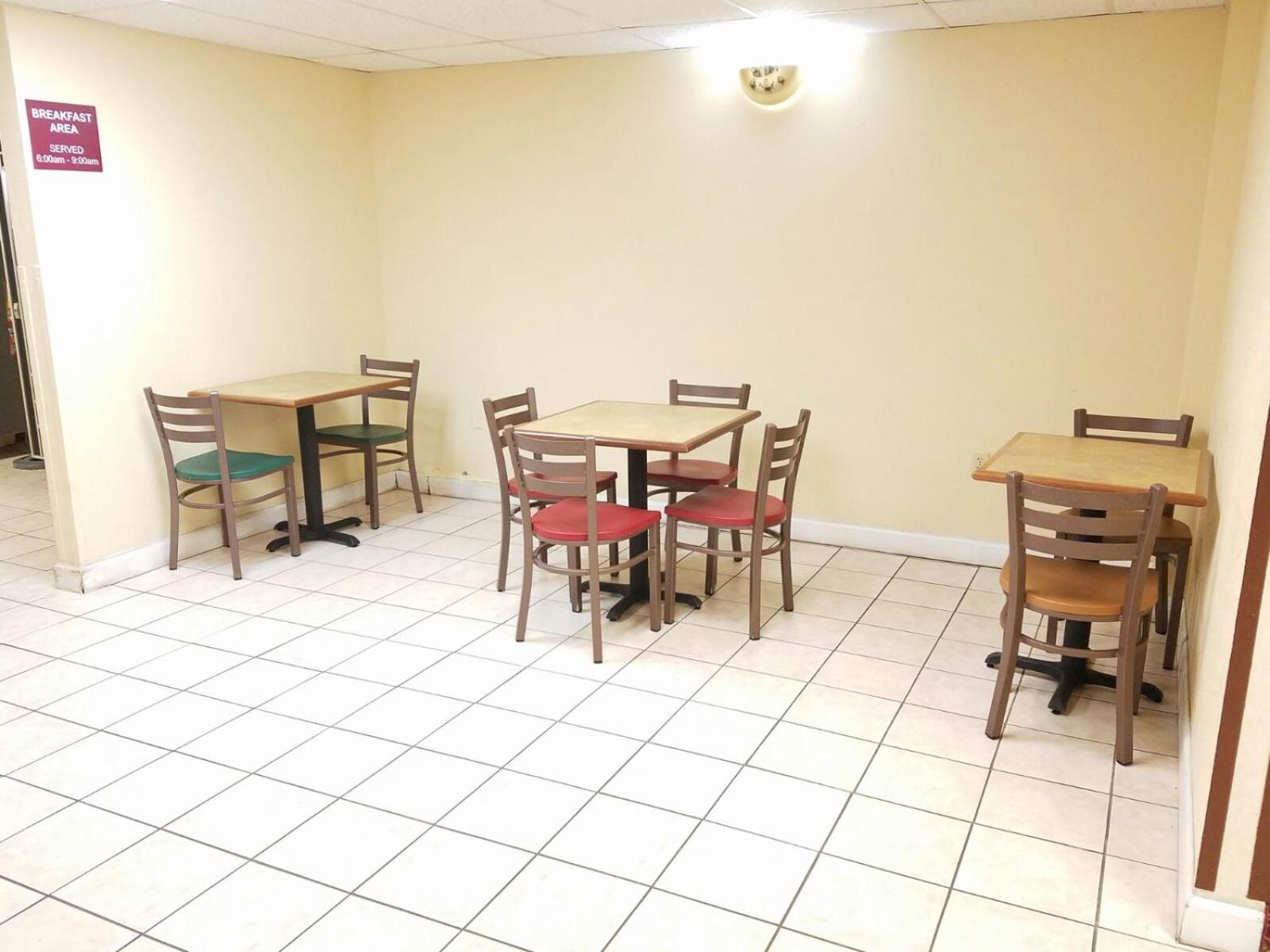 American Inn Evansville East photo 9
