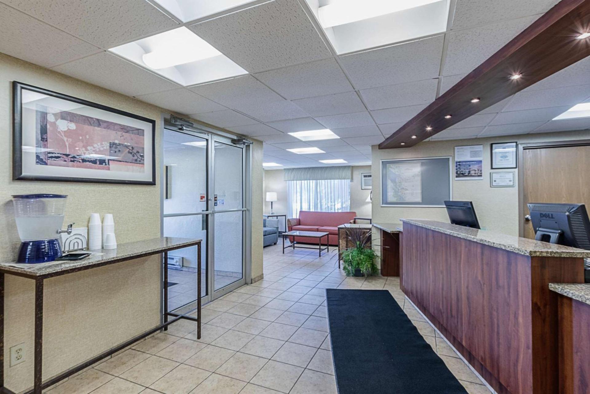 Days Inn by Wyndham La Crosse photo 4