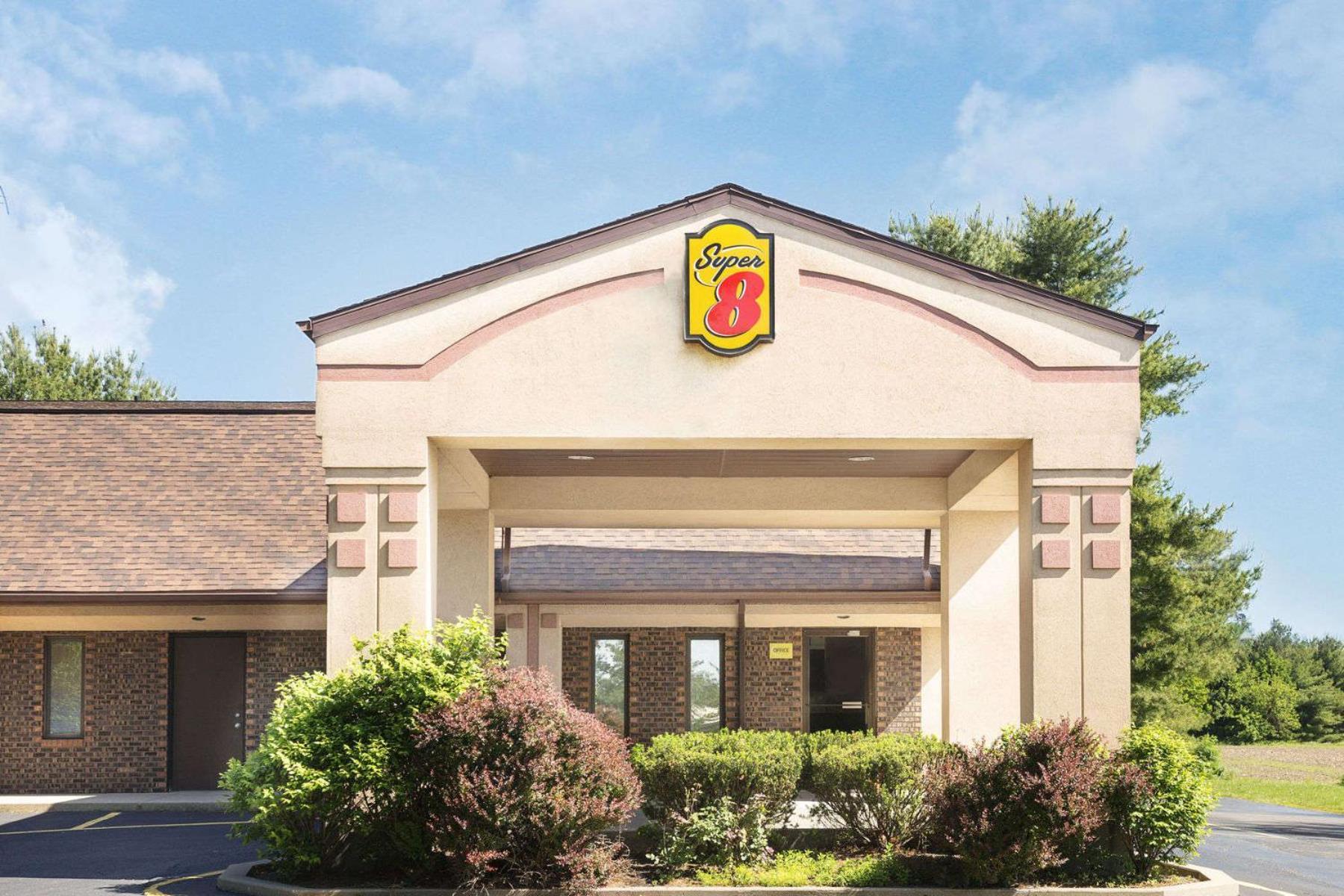 Super 8 by Wyndham Taylorville IL photo 30