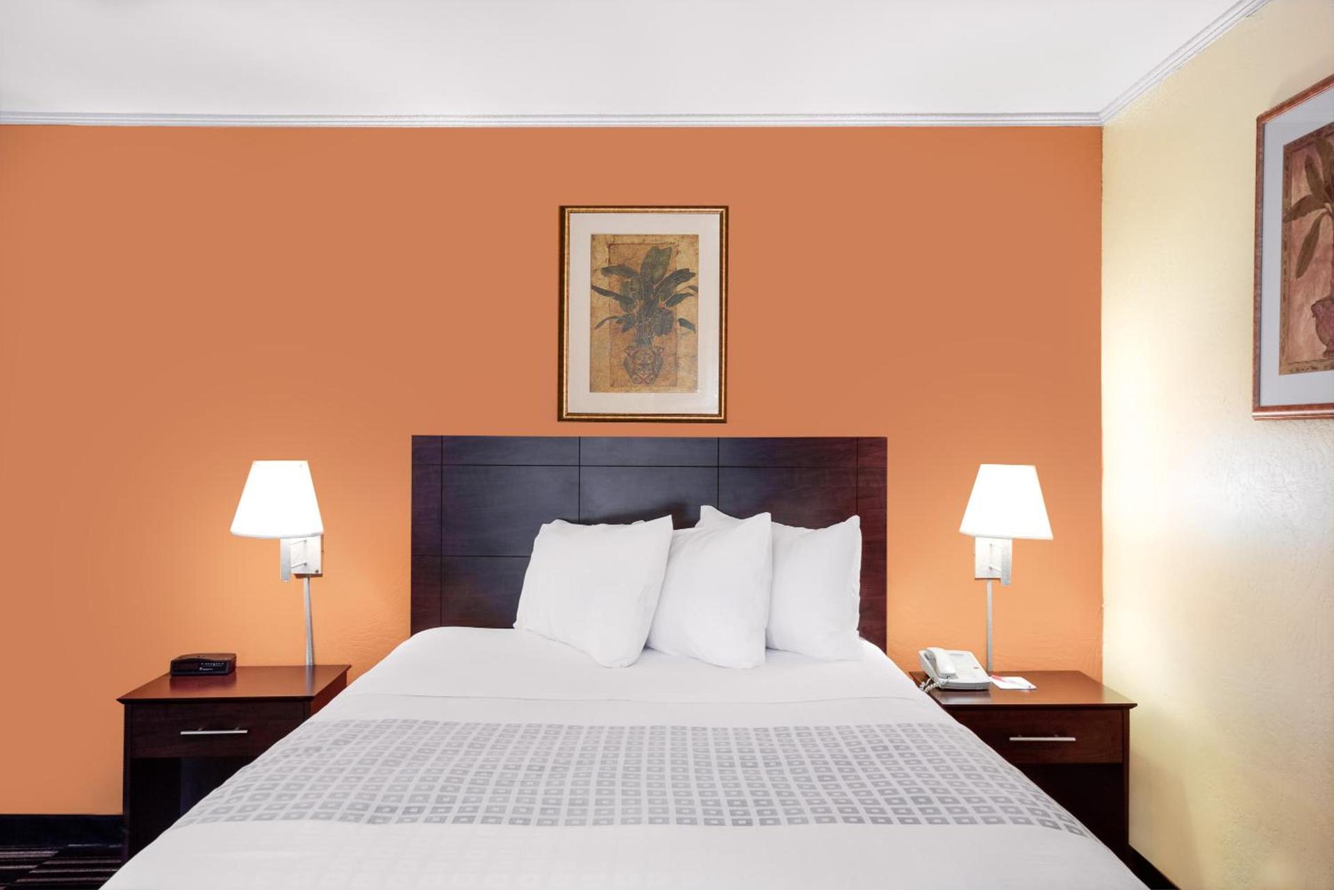 Howard Johnson by Wyndham Modesto Ceres photo 17