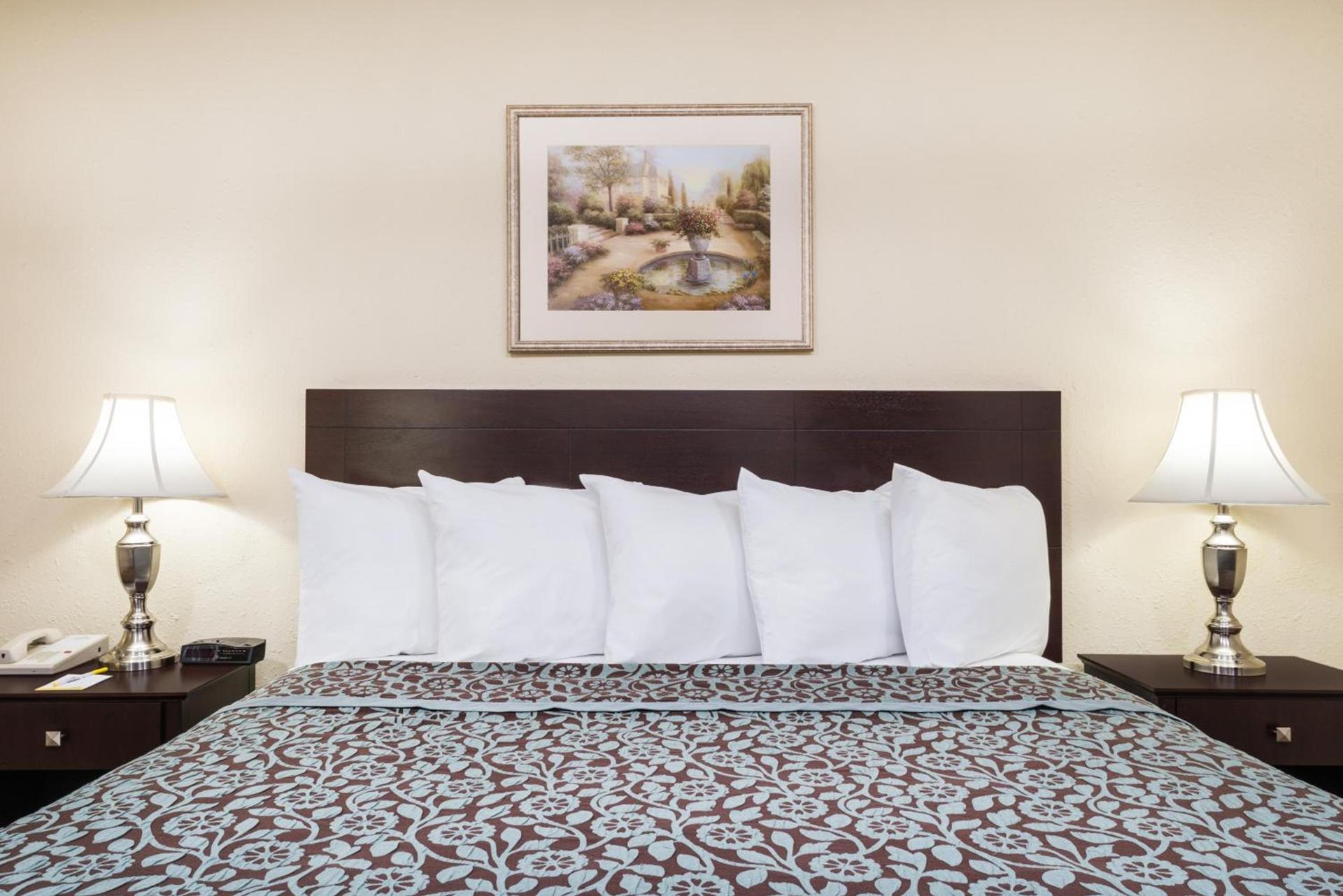 Days Inn by Wyndham Indianapolis Castleton photo 49