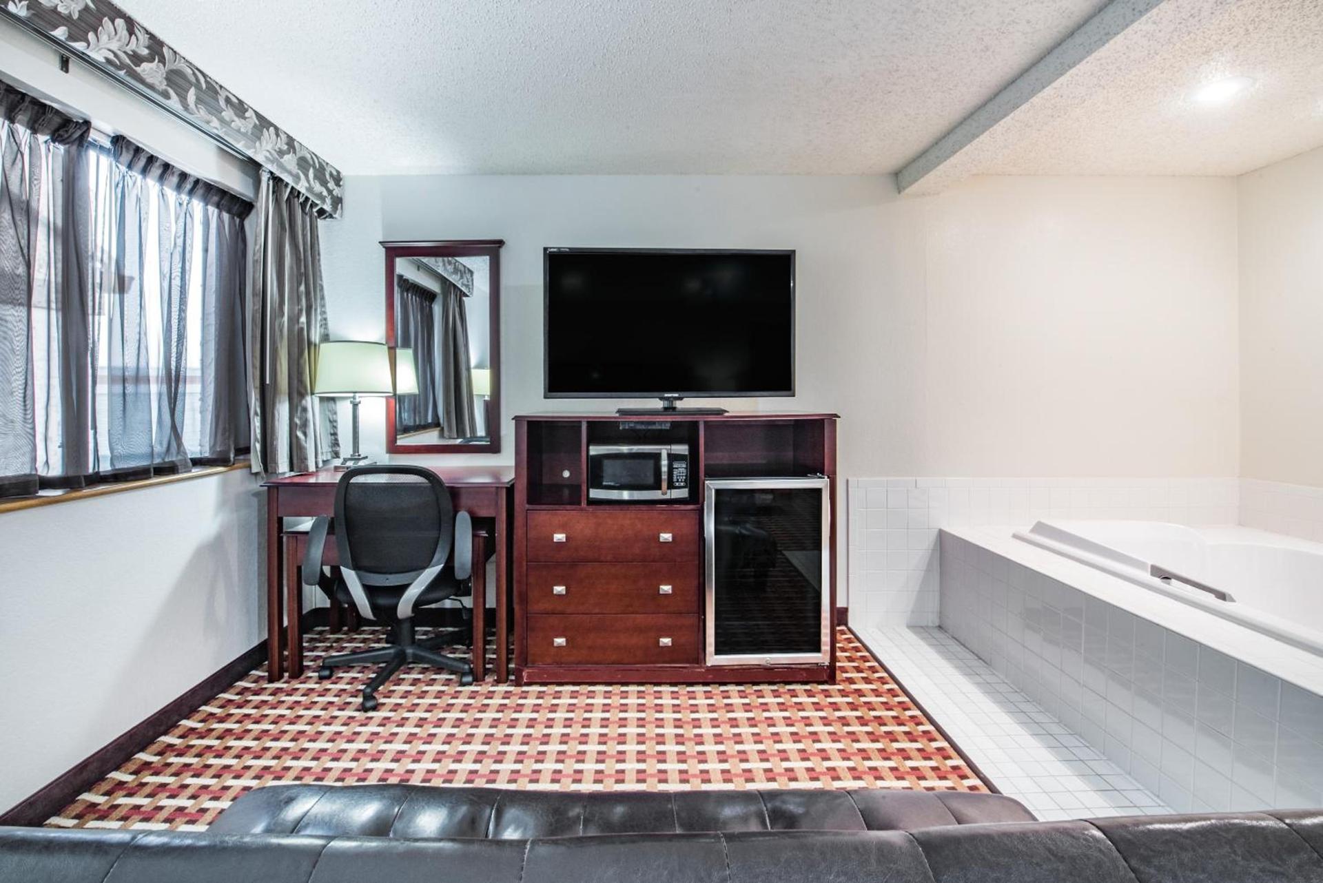 Super 8 by Wyndham Harlingen TX photo 34