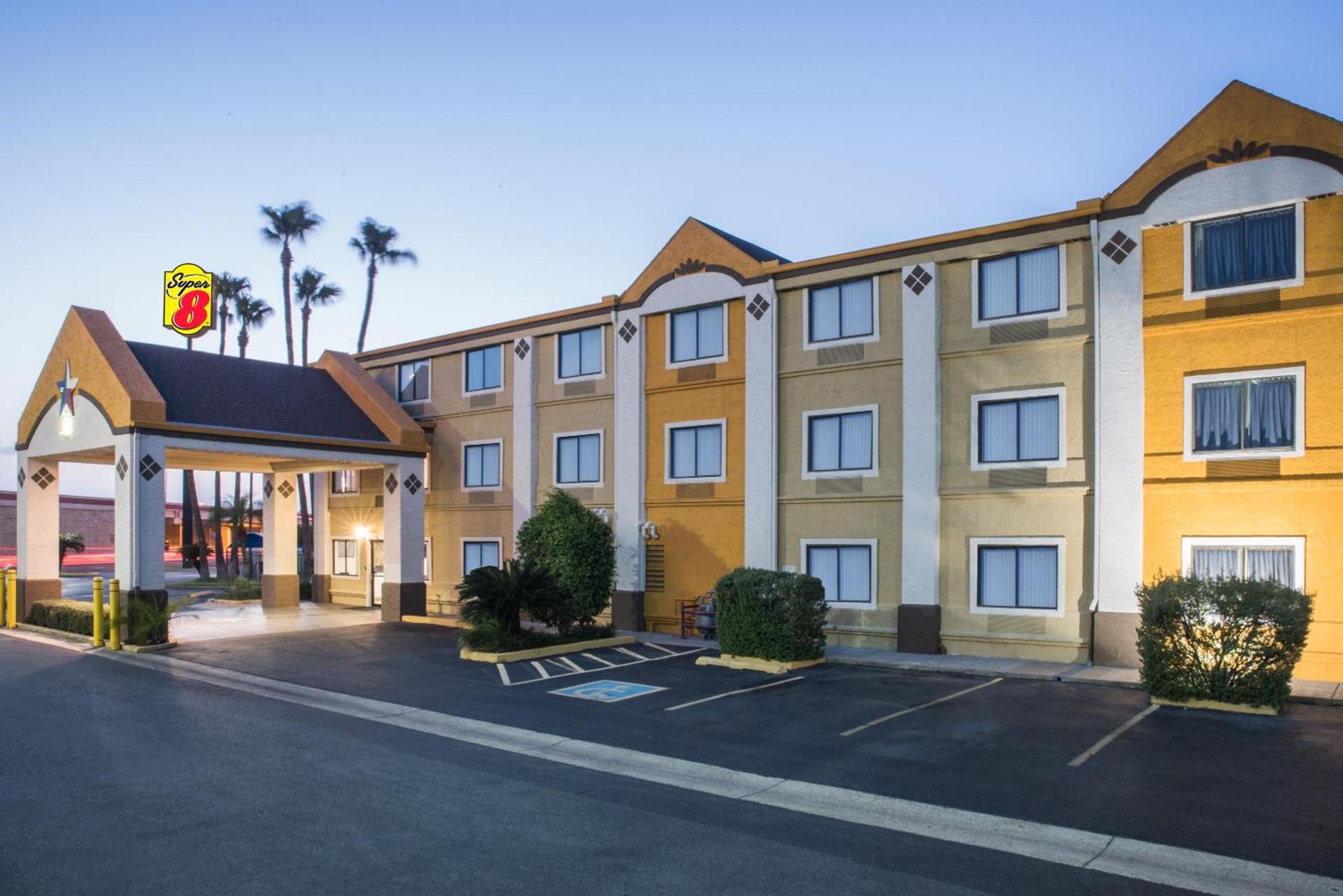 Super 8 by Wyndham Harlingen TX photo 18