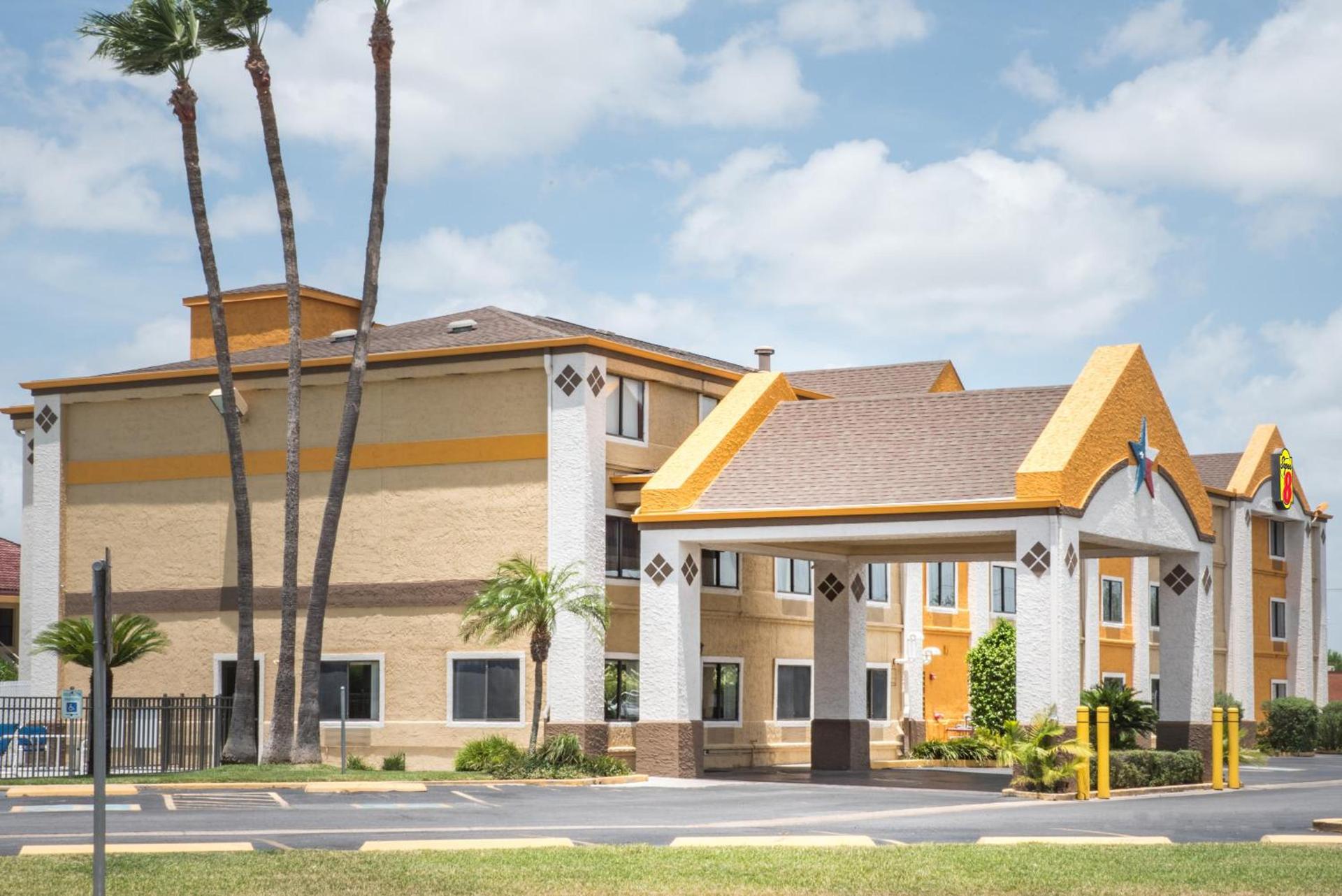 Super 8 by Wyndham Harlingen TX photo 17