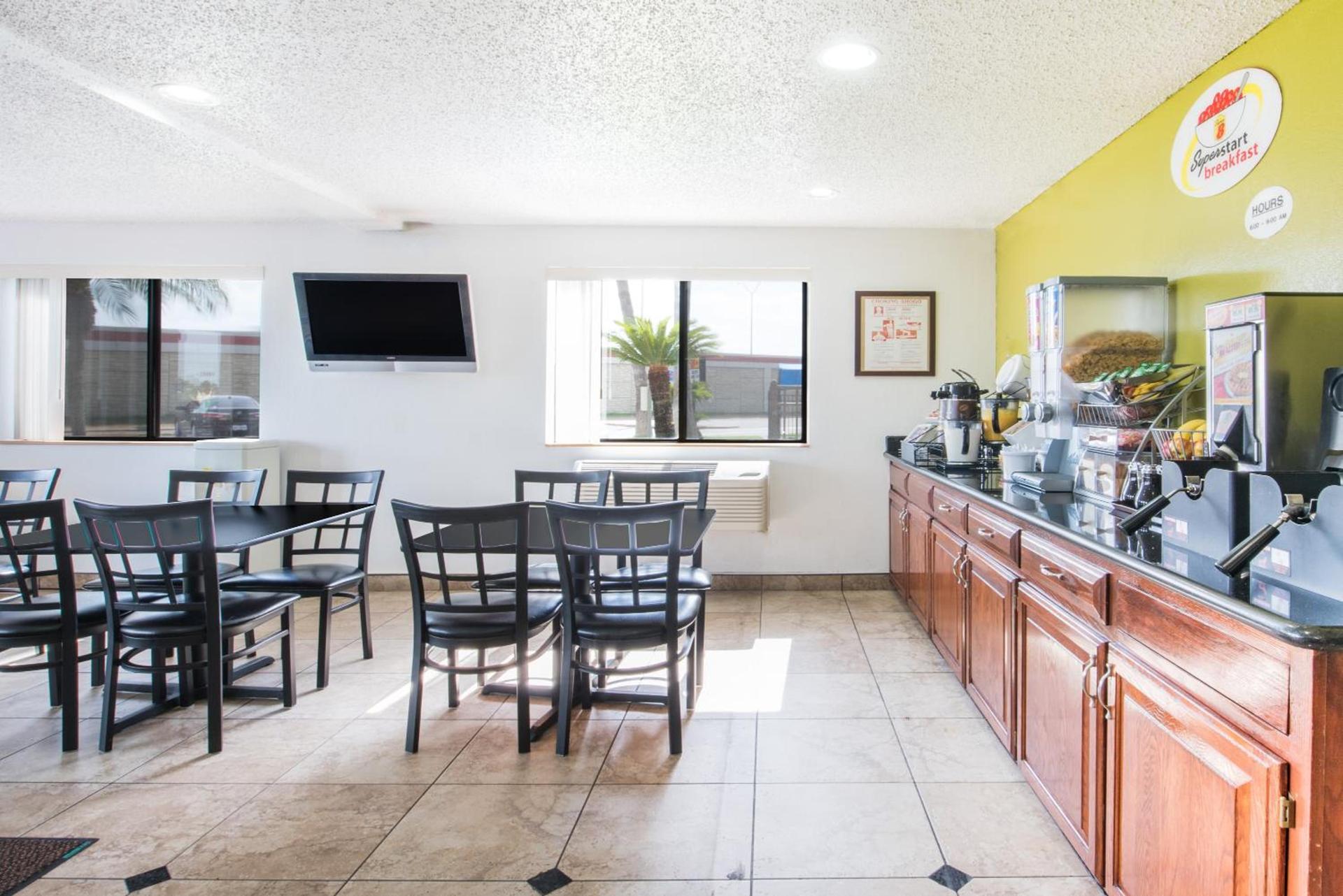Super 8 by Wyndham Harlingen TX photo 23