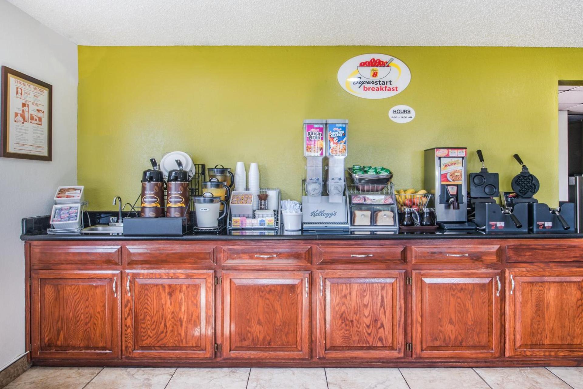 Super 8 by Wyndham Harlingen TX photo 3