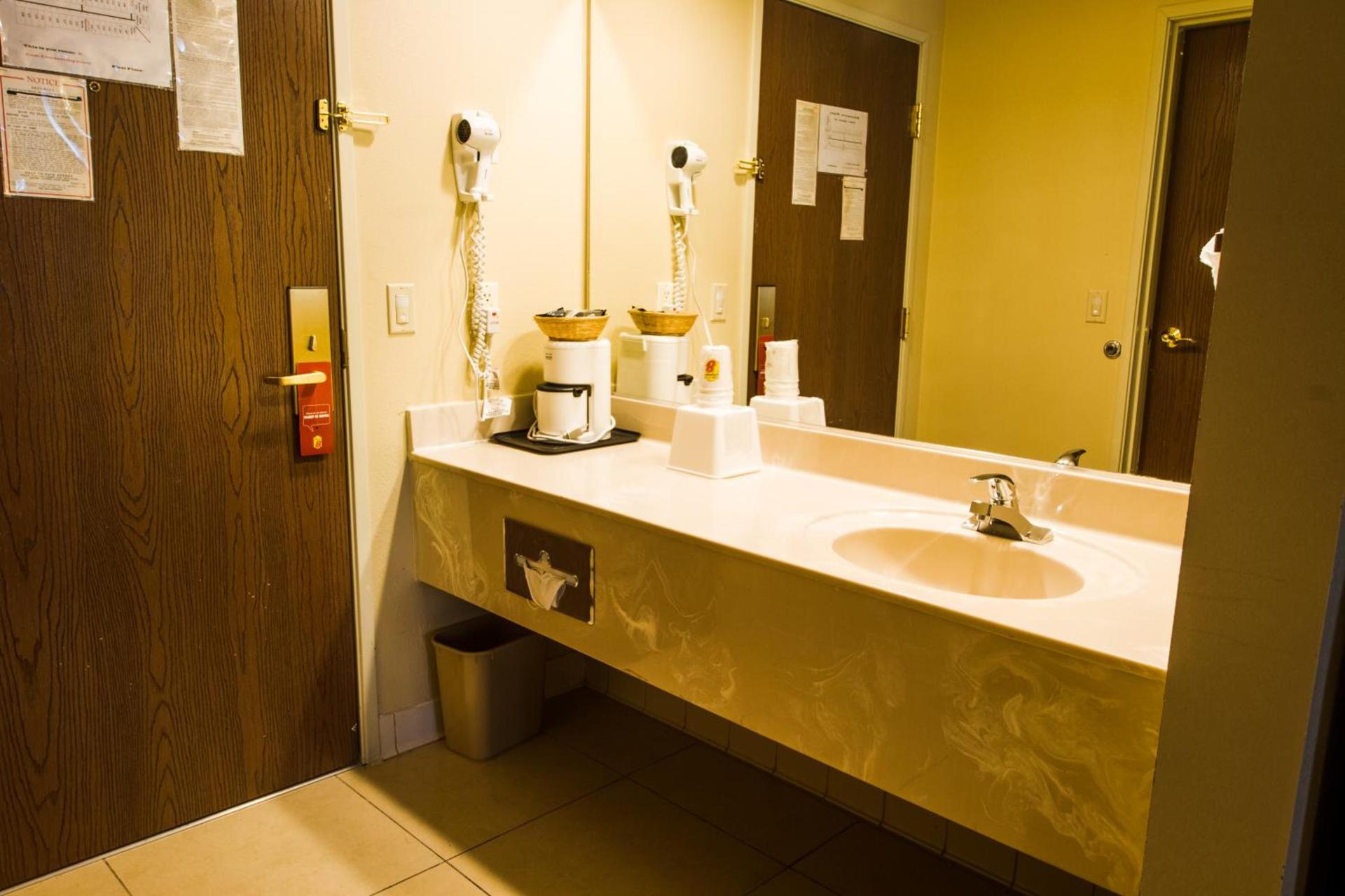 Super 8 by Wyndham Marana/Tucson Area photo 39