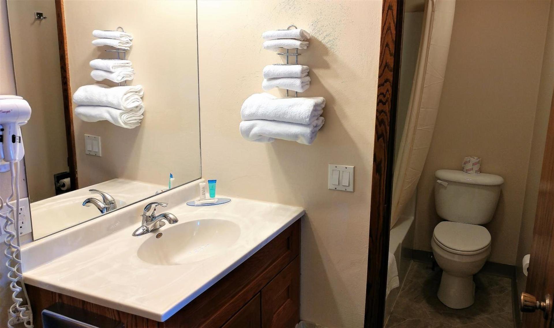 Red Carpet Inn - Windom photo 21