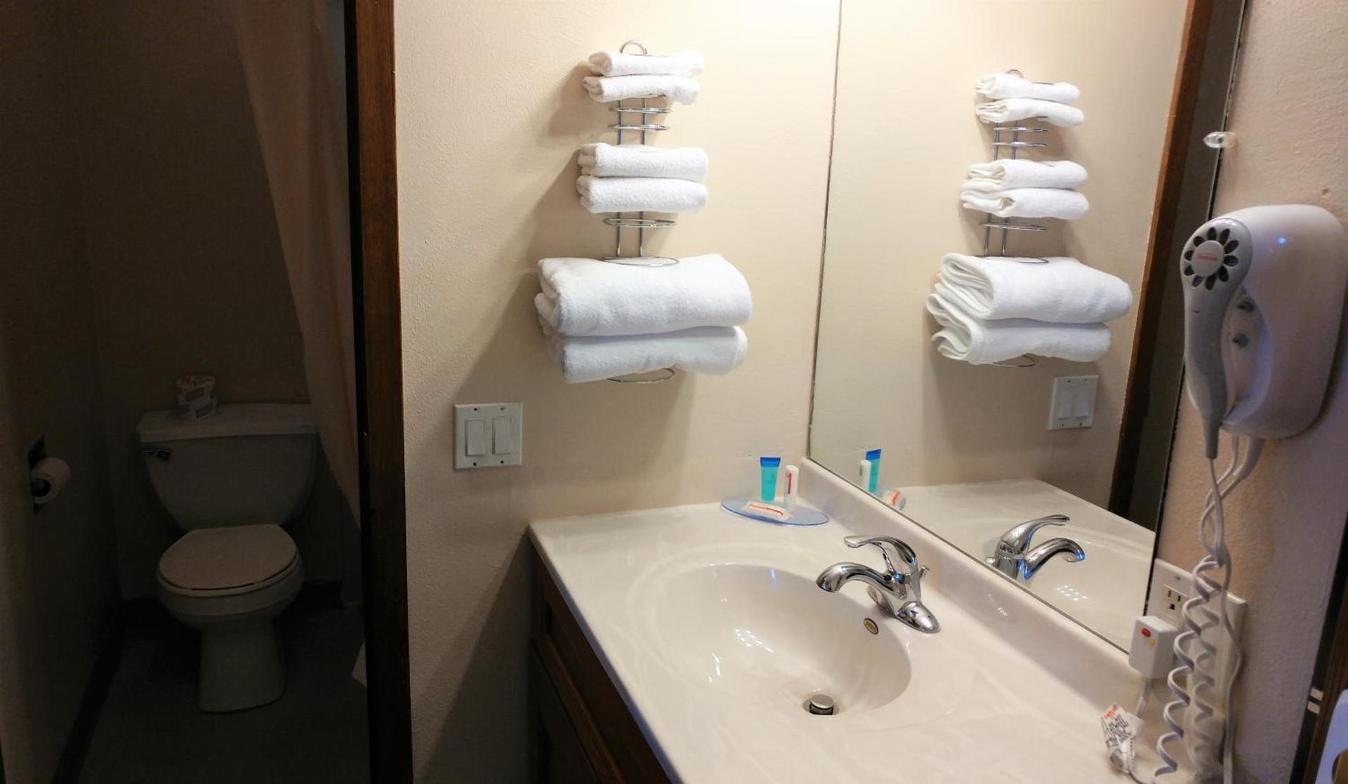 Red Carpet Inn - Windom photo 6