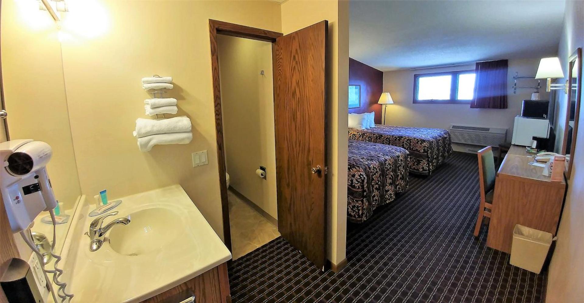 Red Carpet Inn - Windom photo 15
