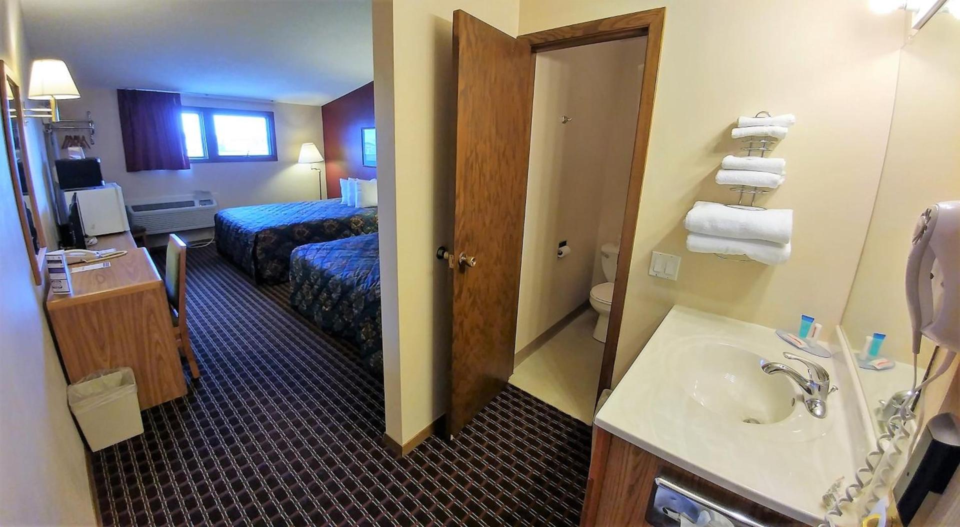 Red Carpet Inn - Windom photo 12