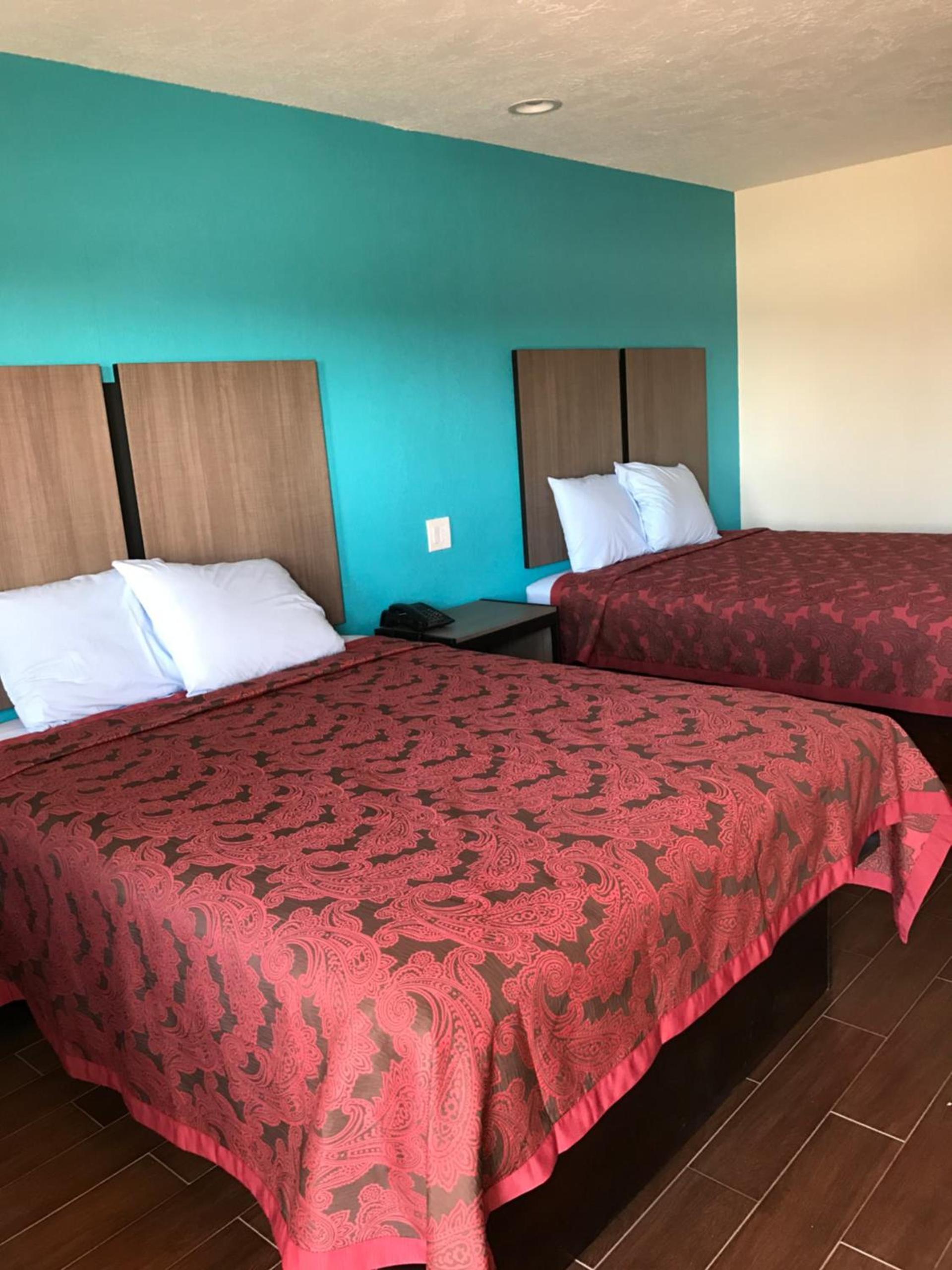 Moonlight Inn & Suites photo 10