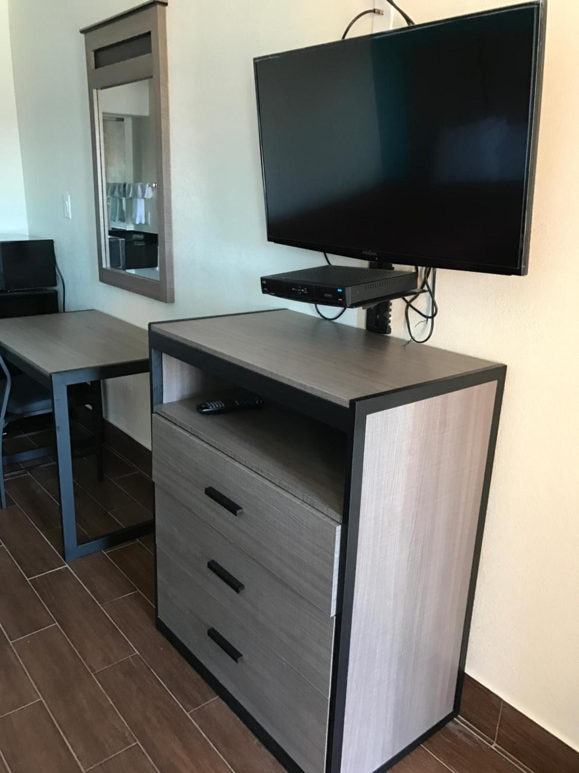 Moonlight Inn & Suites photo 8
