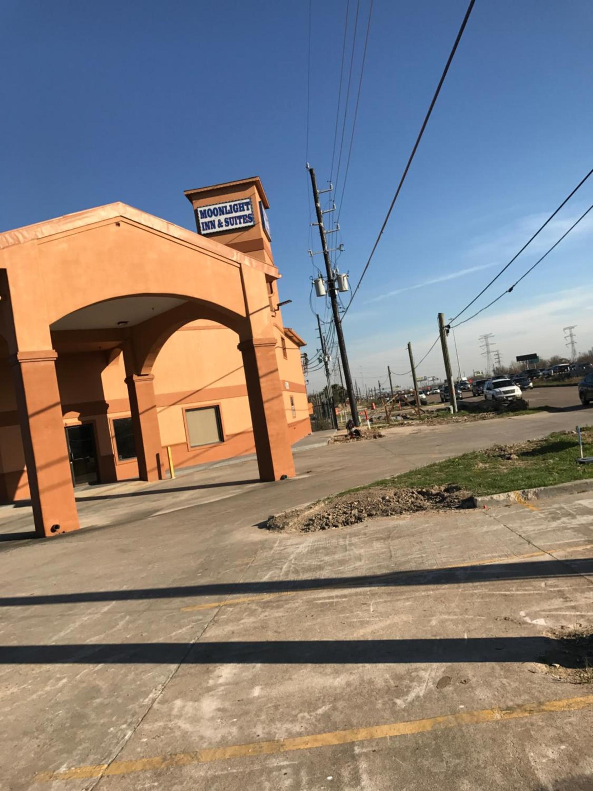 Moonlight Inn & Suites photo 1