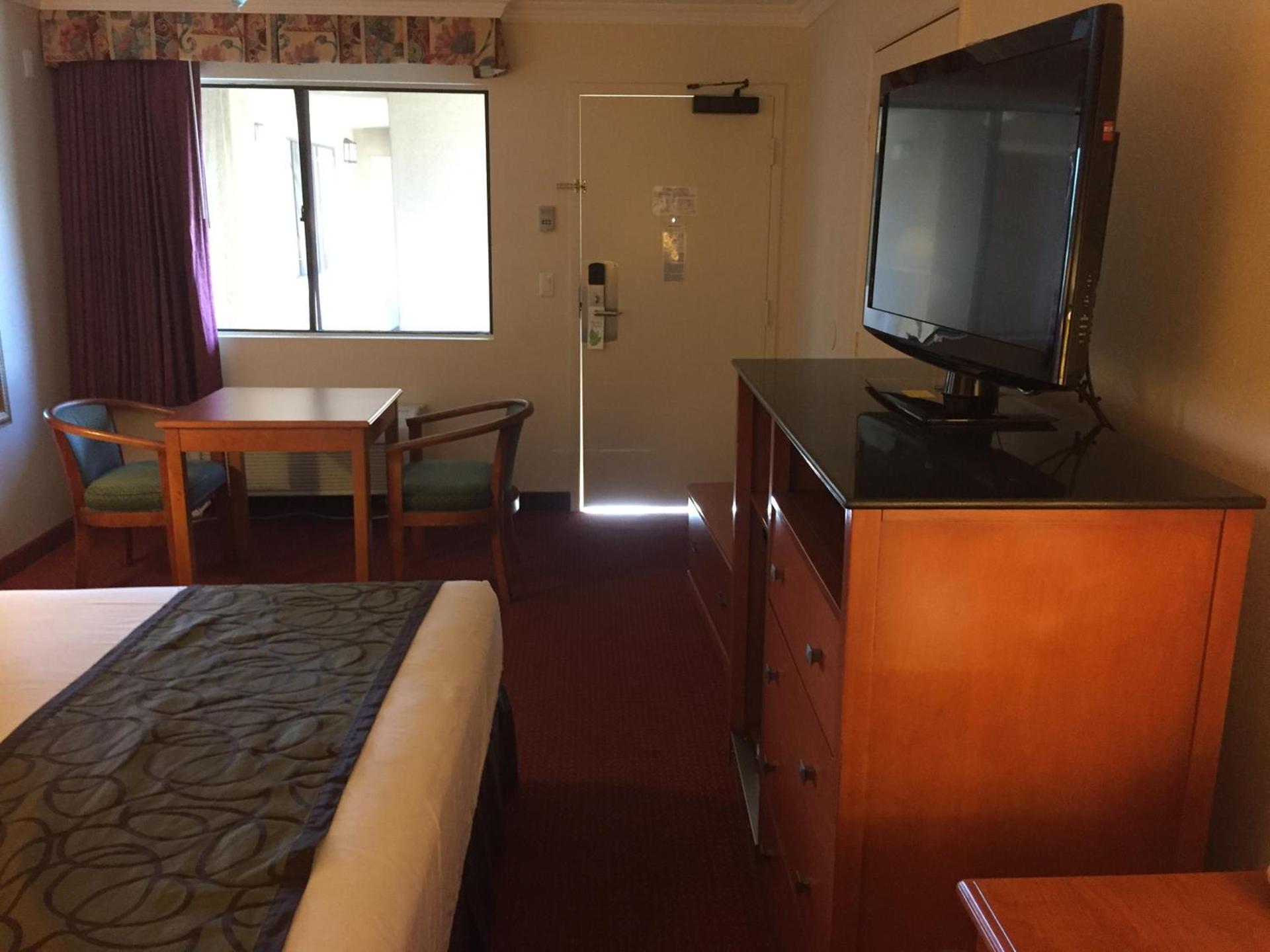 Chula Vista Inn photo 9