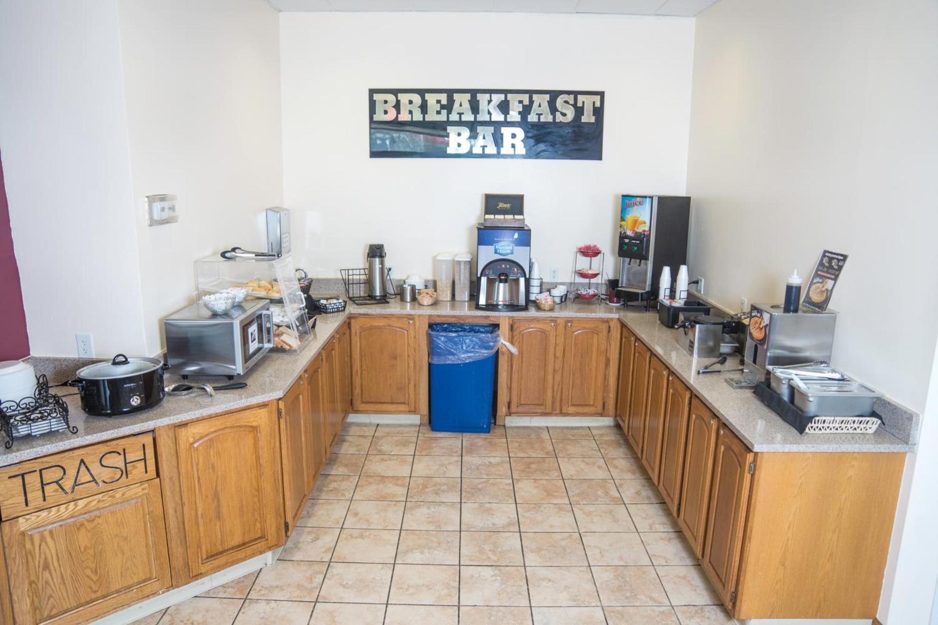 Americas Best Value Inn St. Louis / South photo 13