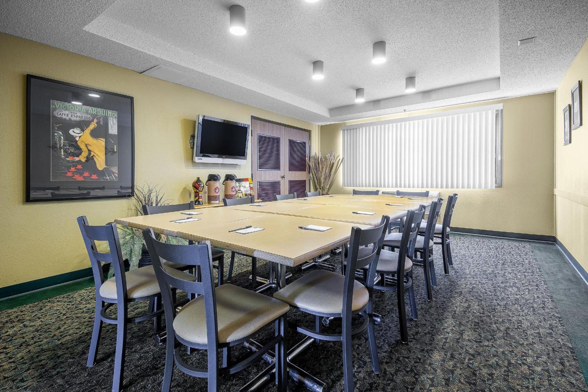 AmericInn by Wyndham Sioux Falls photo 11
