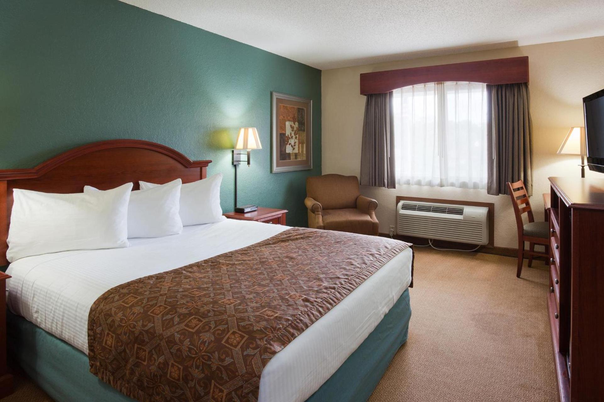 AmericInn by Wyndham St. Peter photo 12