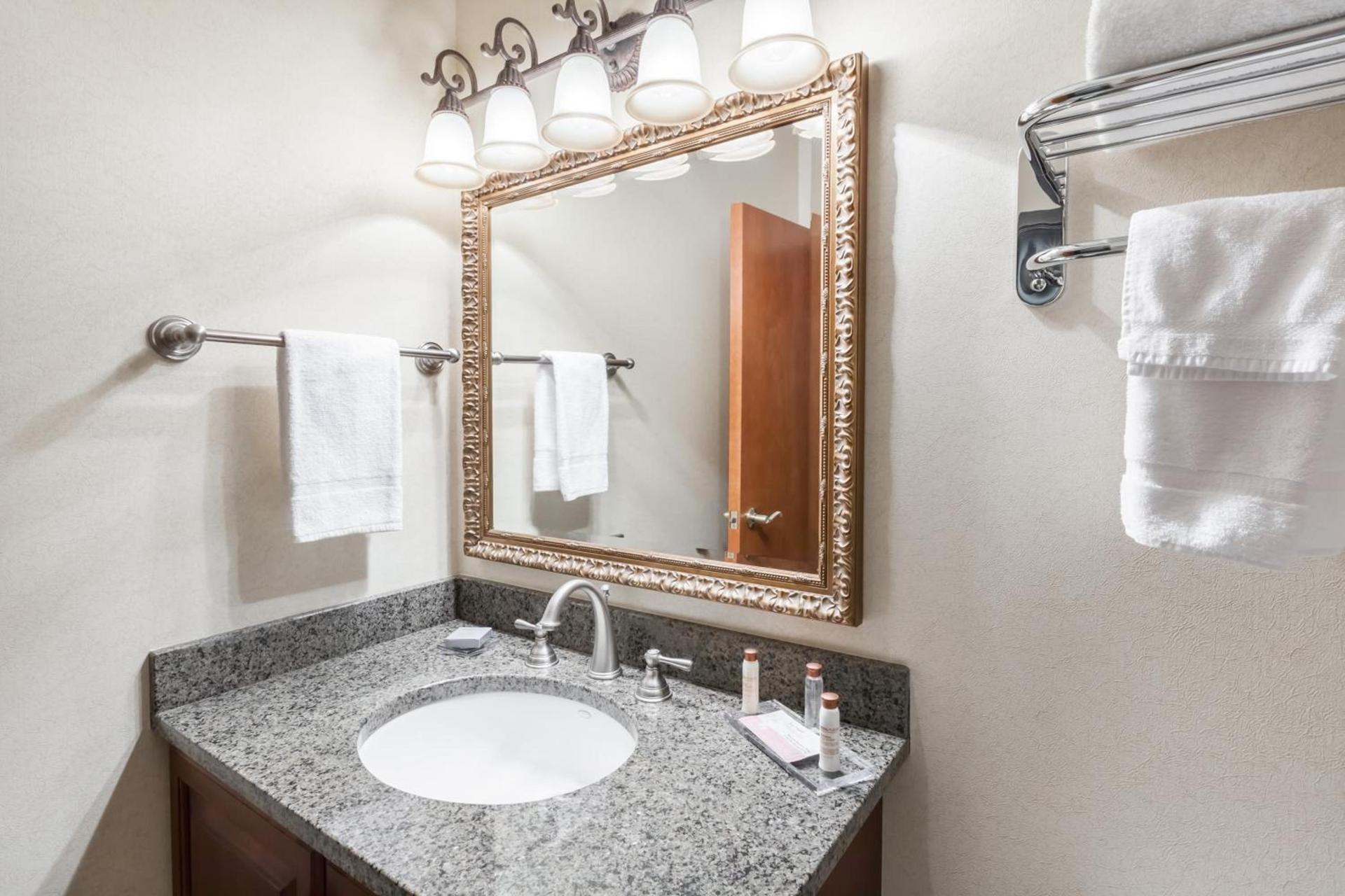 Wingate by Wyndham Sylvania-Toledo photo 56