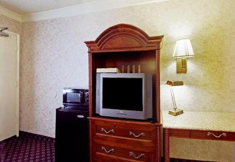 Americas Best Value Inn & Suites - Fontana photo 25