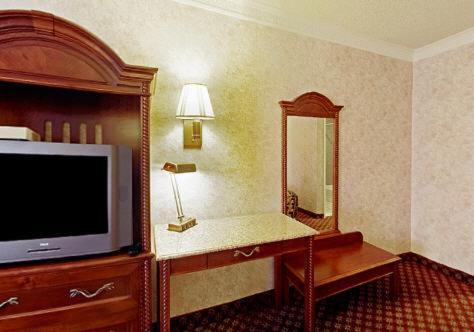 Americas Best Value Inn & Suites - Fontana photo 26