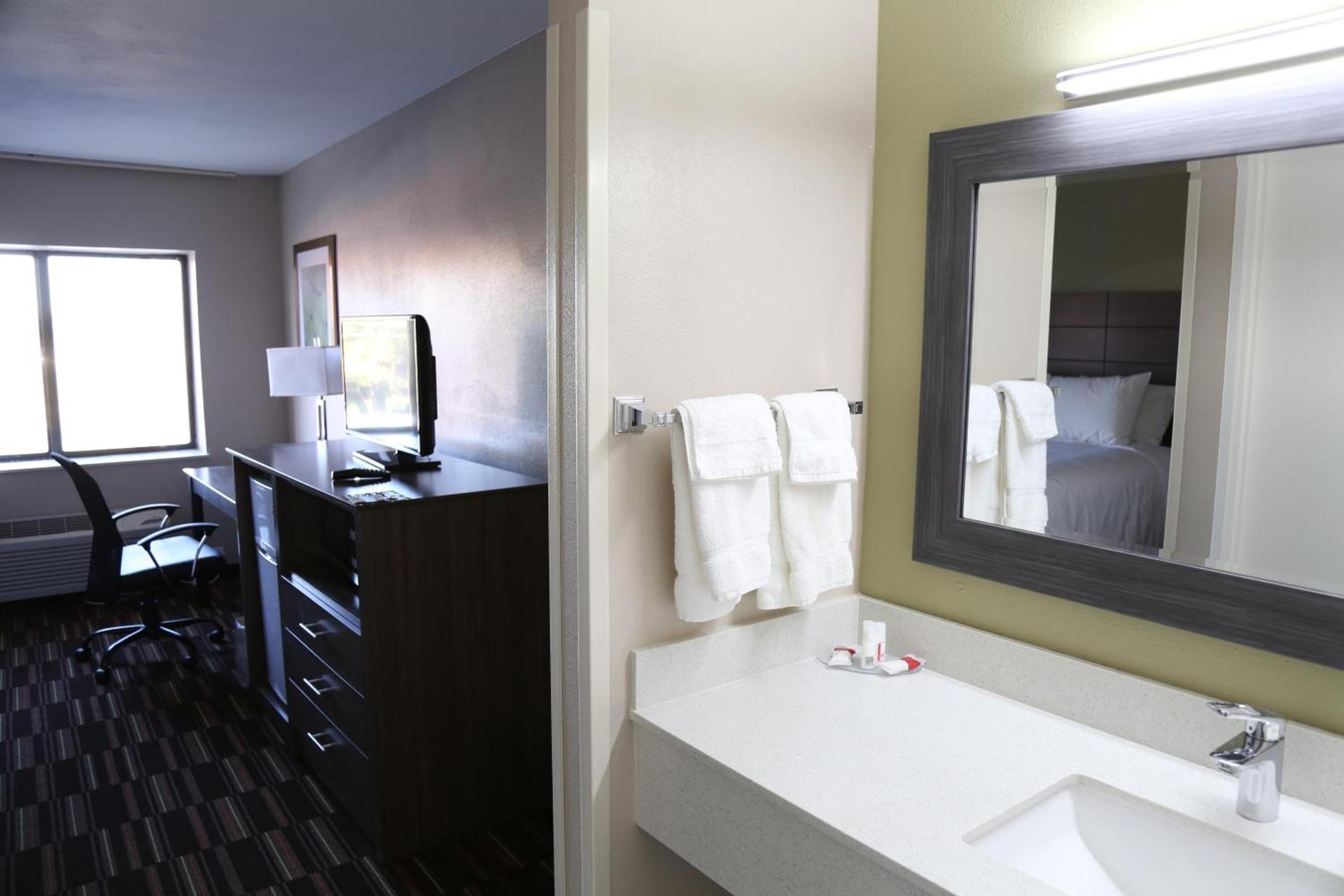 Baymont by Wyndham Plano photo 50