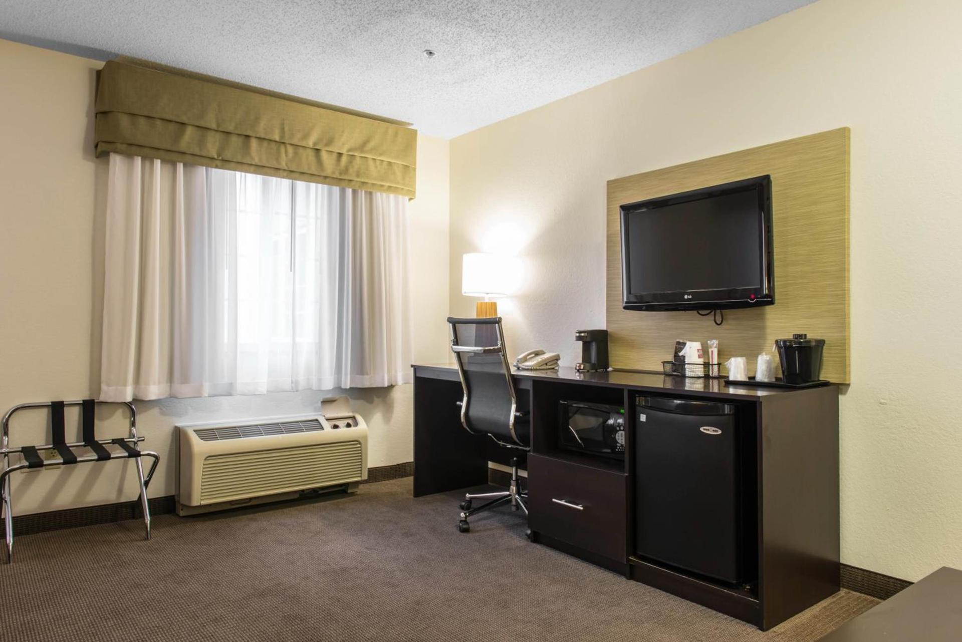 MainStay Suites Pittsburgh Airport photo 6