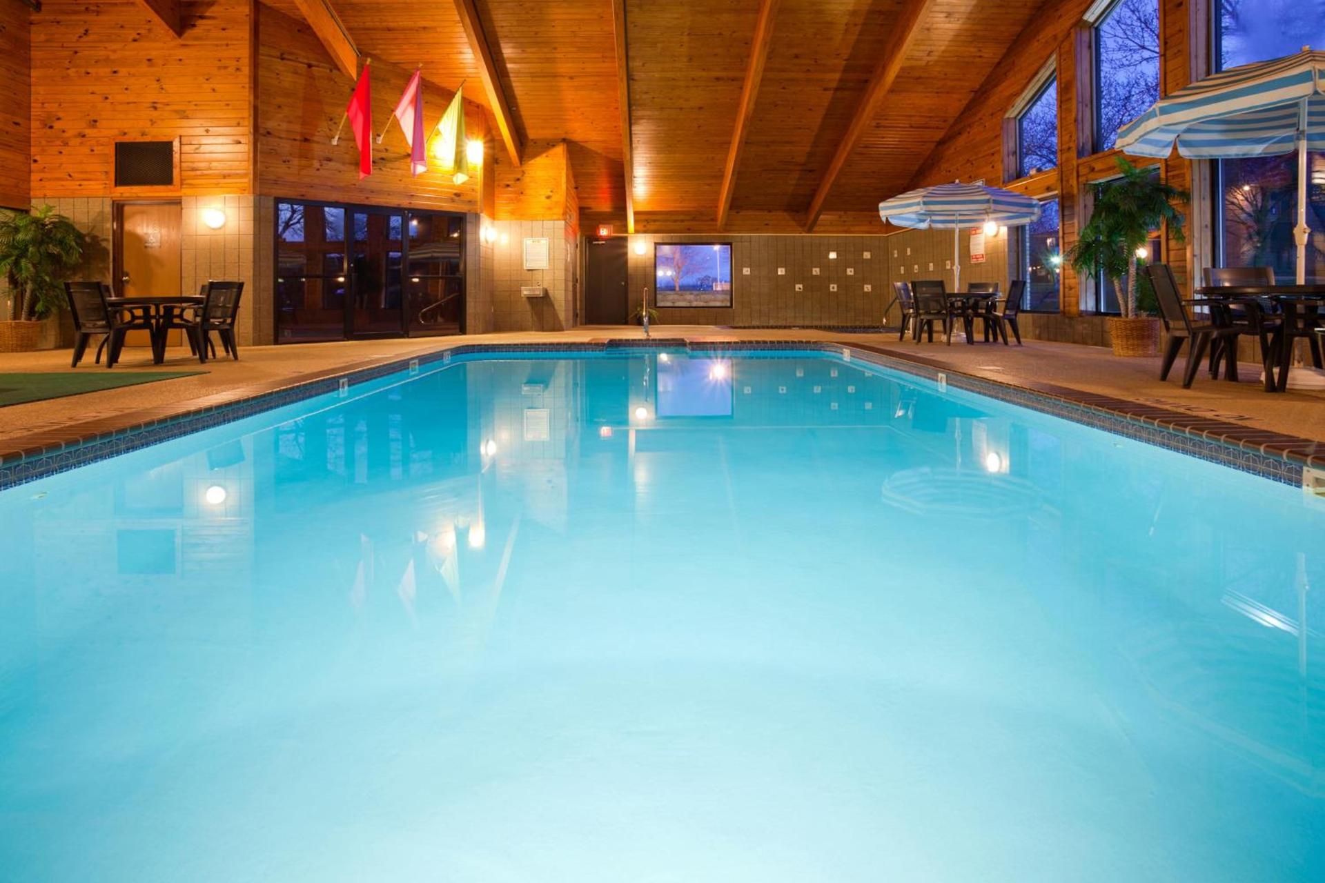 AmericInn by Wyndham Douglas/Saugatuck photo 17