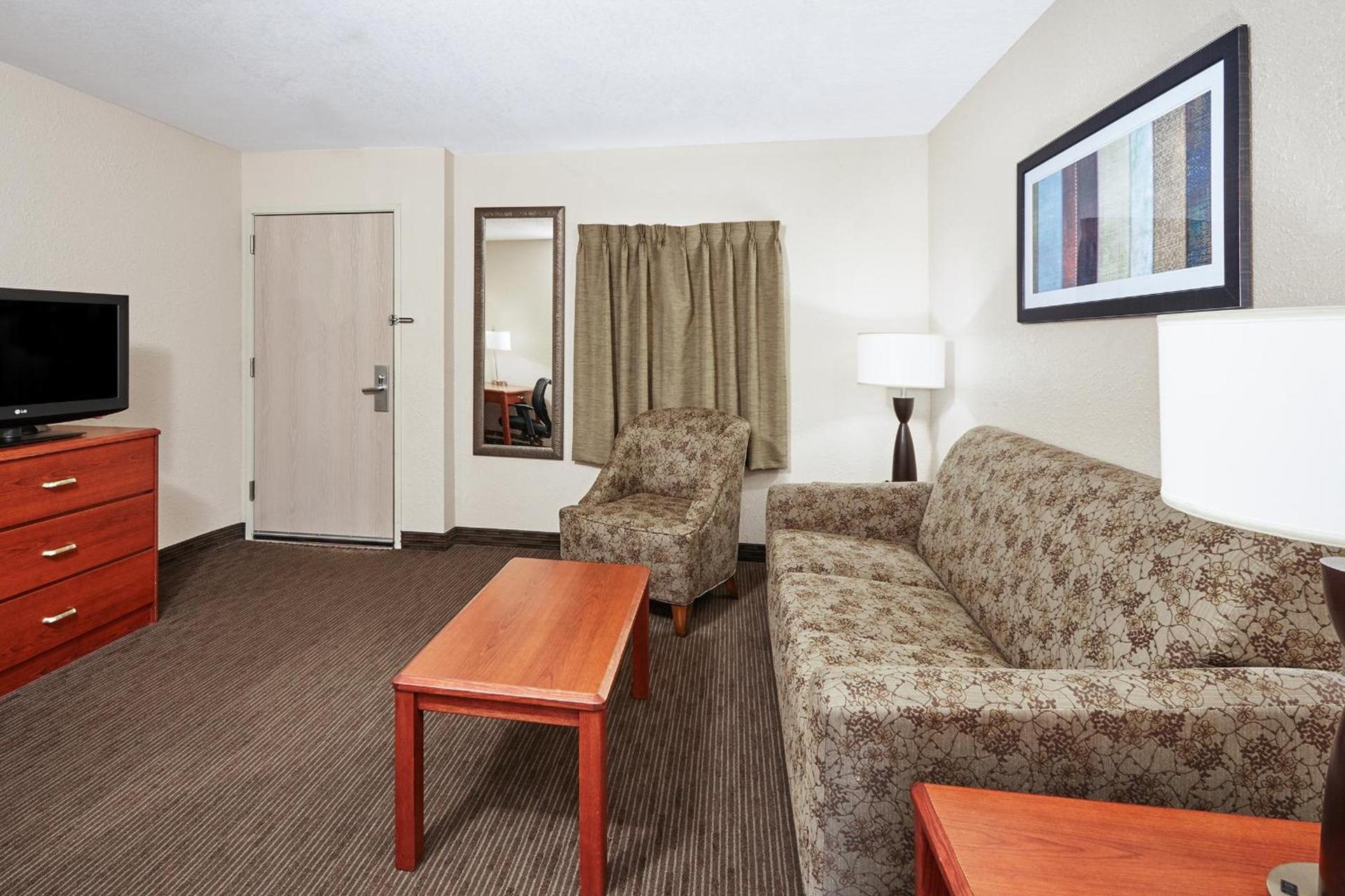 AmericInn by Wyndham Douglas/Saugatuck photo 21