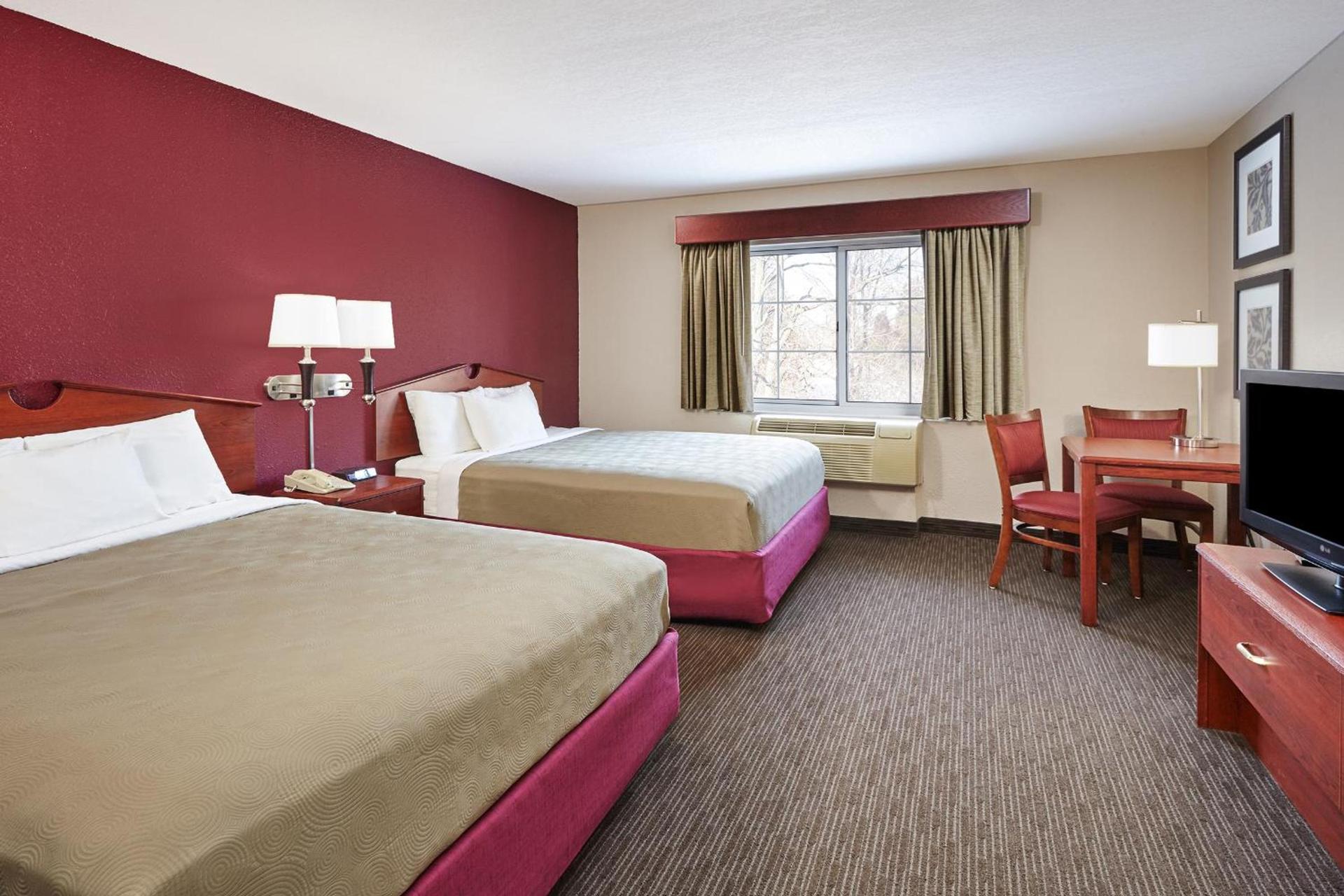AmericInn by Wyndham Douglas/Saugatuck photo 20
