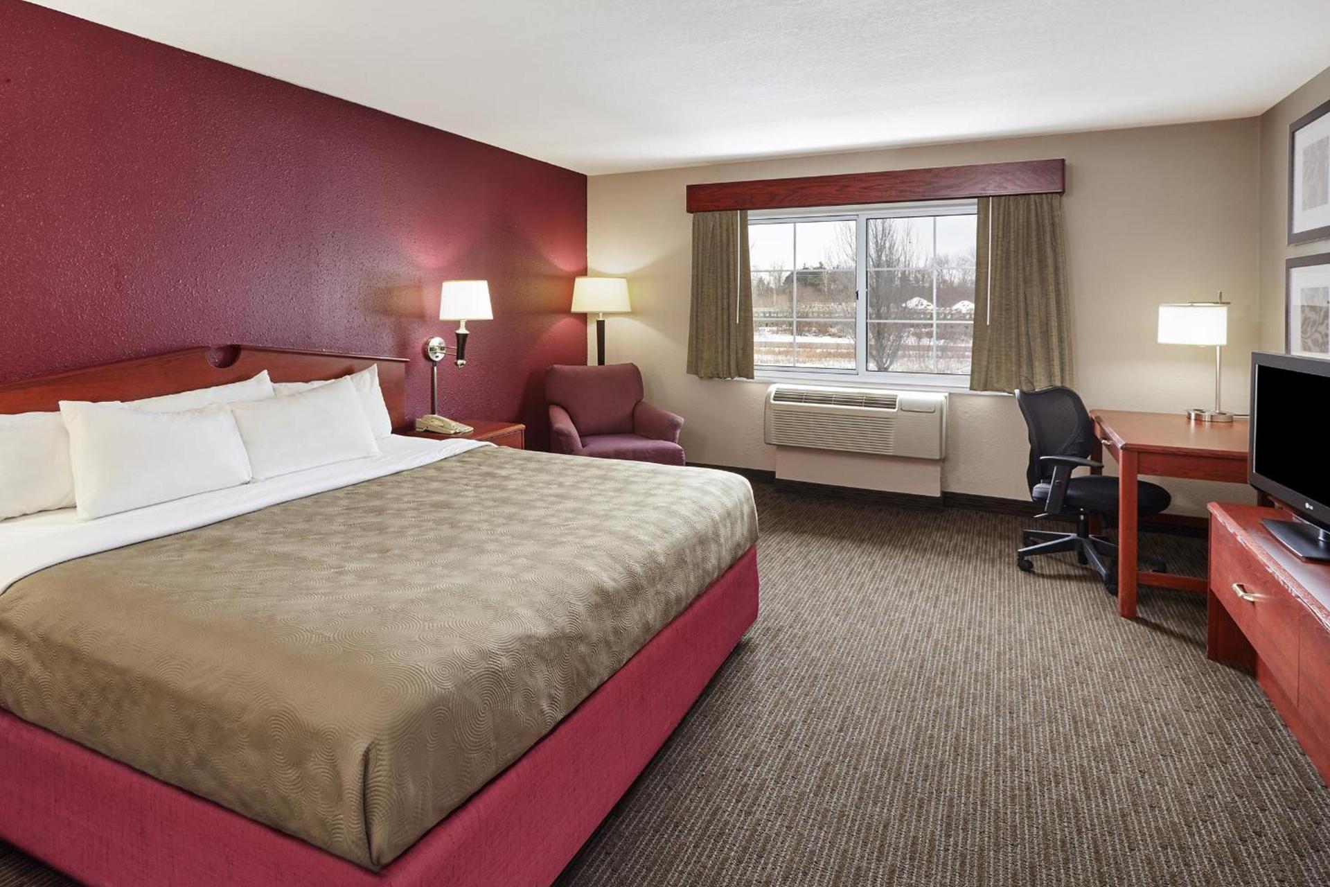AmericInn by Wyndham Douglas/Saugatuck photo 43