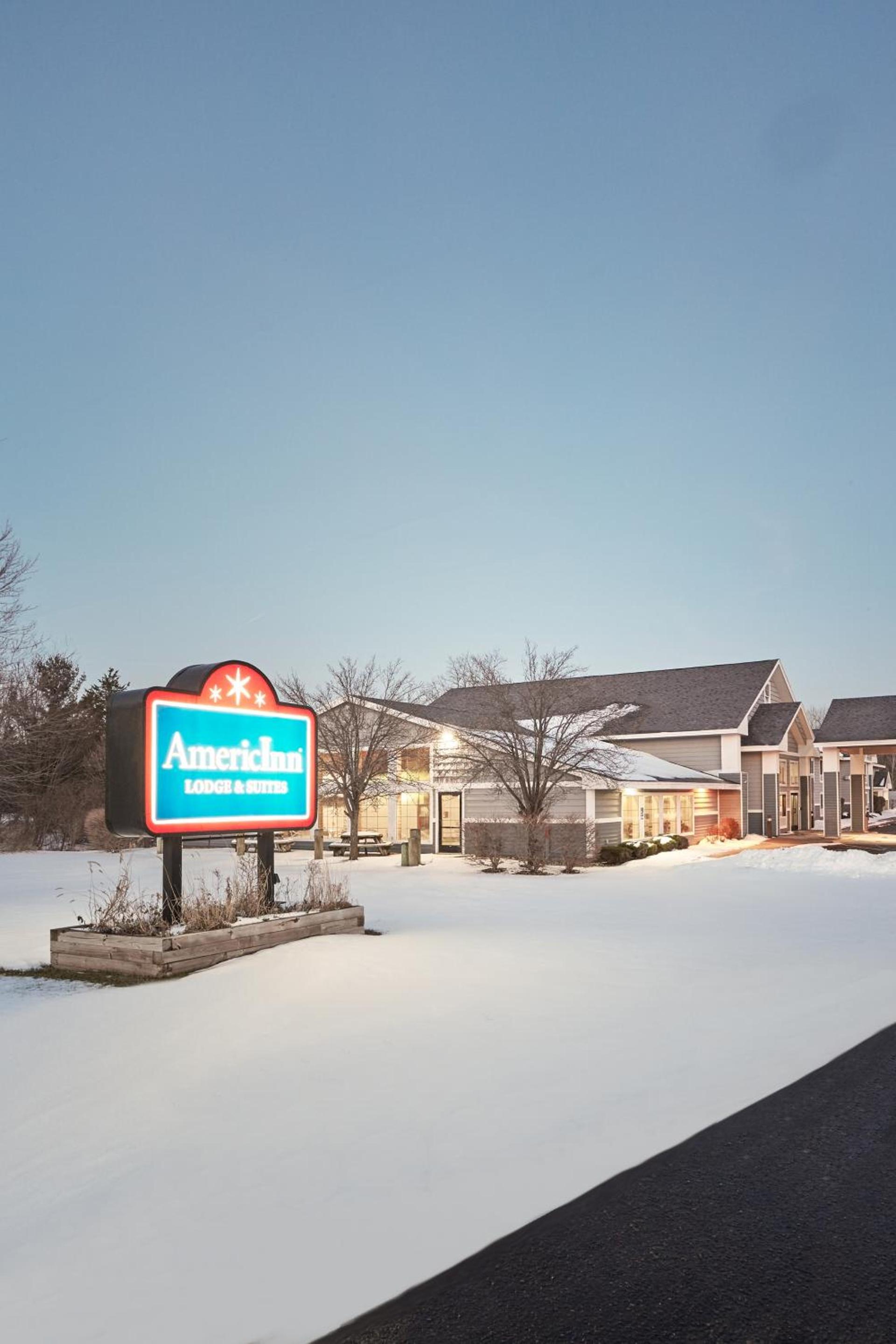 AmericInn by Wyndham Douglas/Saugatuck photo 16