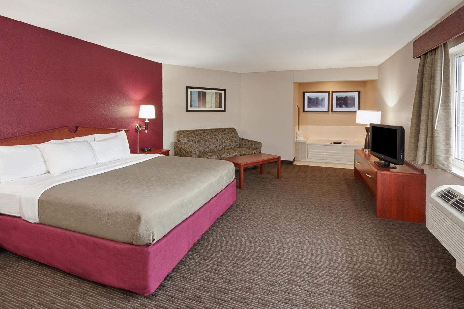 AmericInn by Wyndham Douglas/Saugatuck photo 47