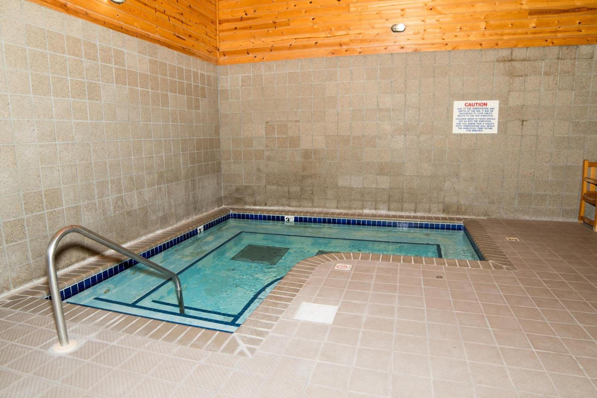 HomeTown Inn and Suites Belle Plaine photo 66