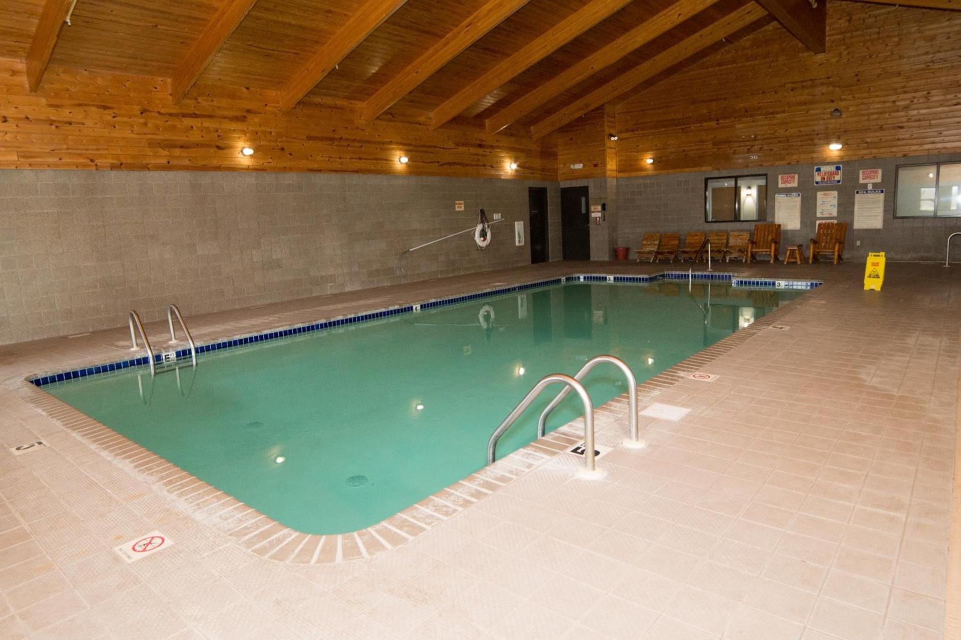 HomeTown Inn and Suites Belle Plaine photo 2
