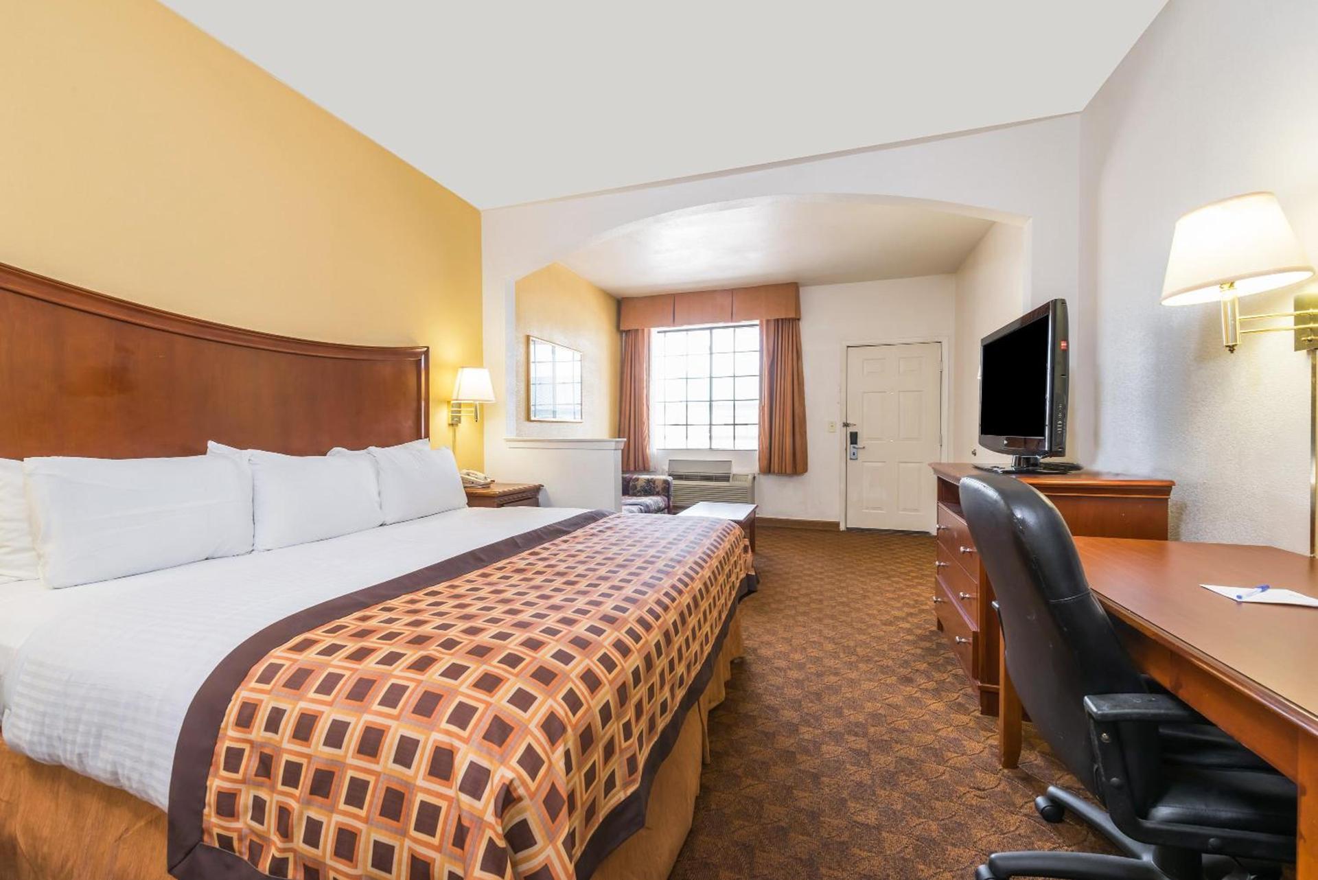 Americas Best Value Inn & Suites Fort Worth South photo 4