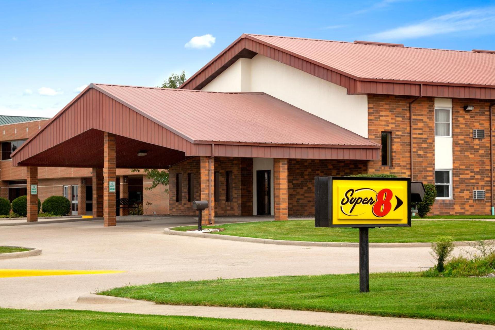 Super 8 by Wyndham Tuscola photo 24