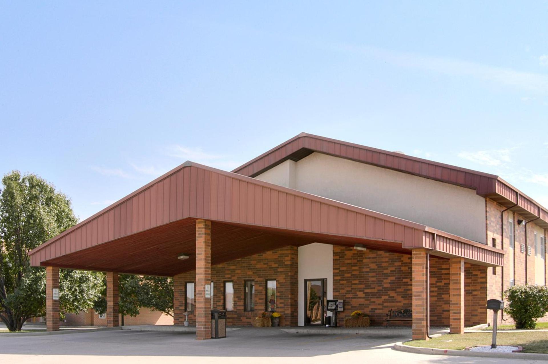 Super 8 by Wyndham Tuscola photo 20