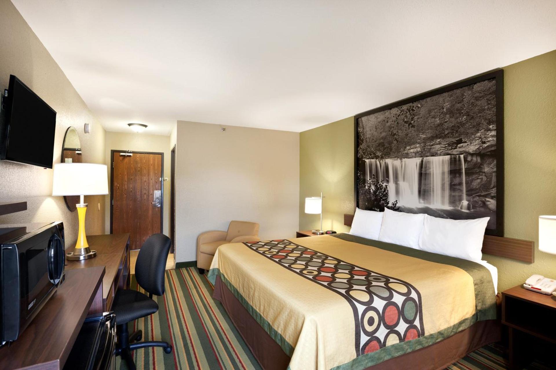 Super 8 by Wyndham Tuscola photo 15