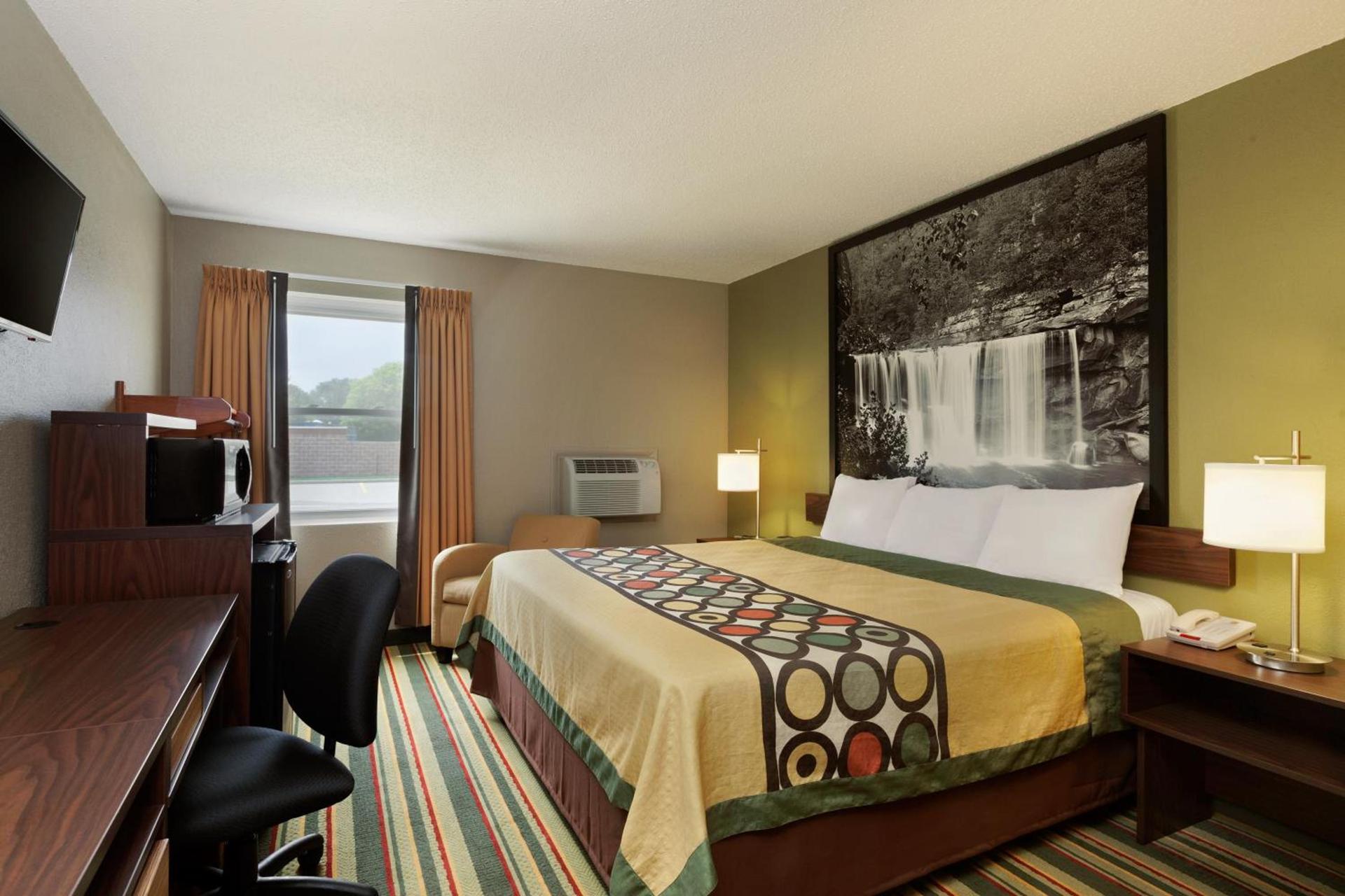 Super 8 by Wyndham Tuscola photo 17
