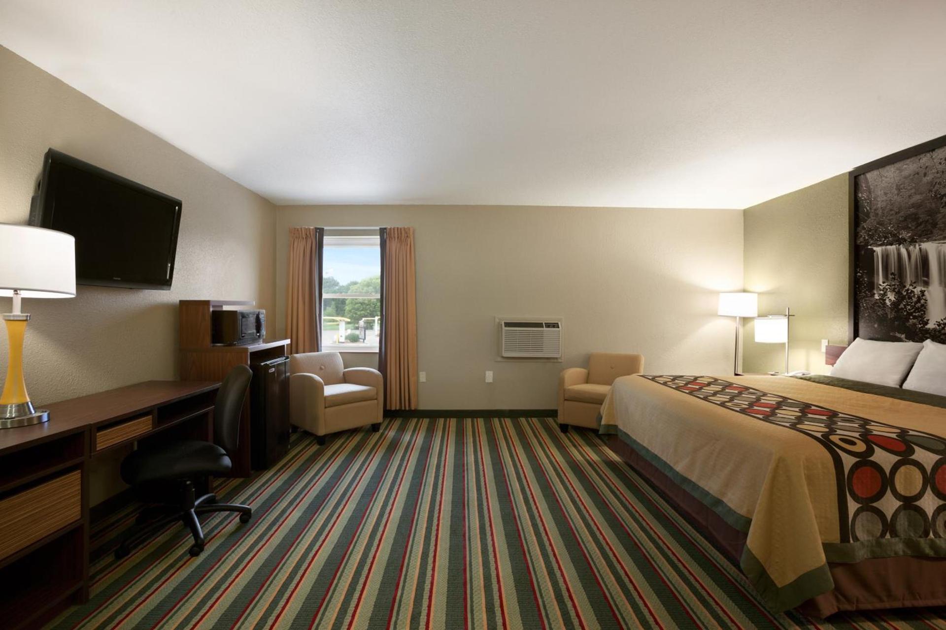 Super 8 by Wyndham Tuscola photo 16