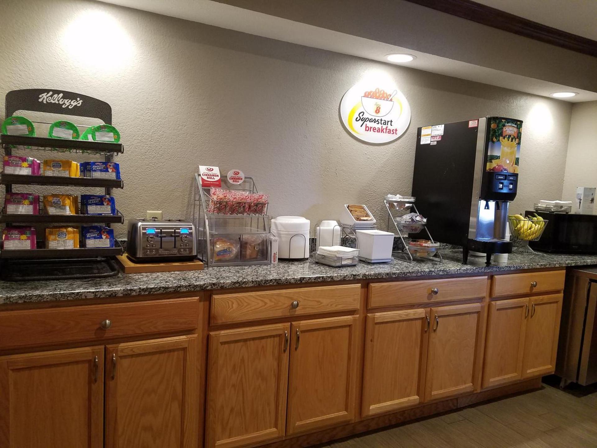 Super 8 by Wyndham Rantoul photo 20