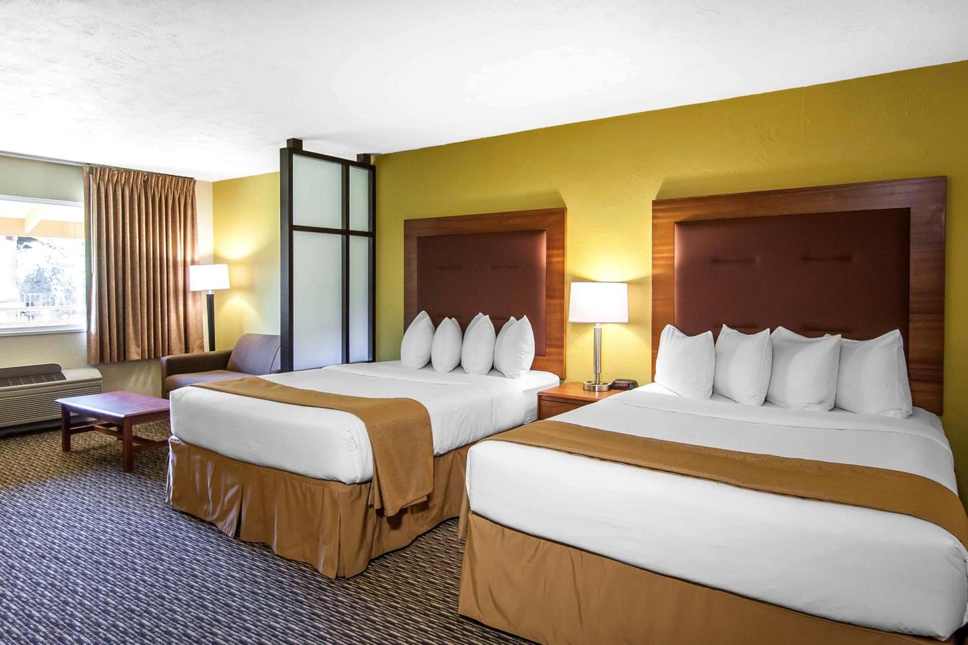Quality Inn & Suites at Coos Bay photo 2