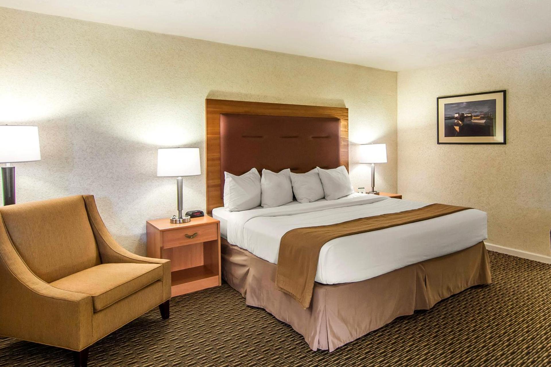 Quality Inn & Suites at Coos Bay photo 24