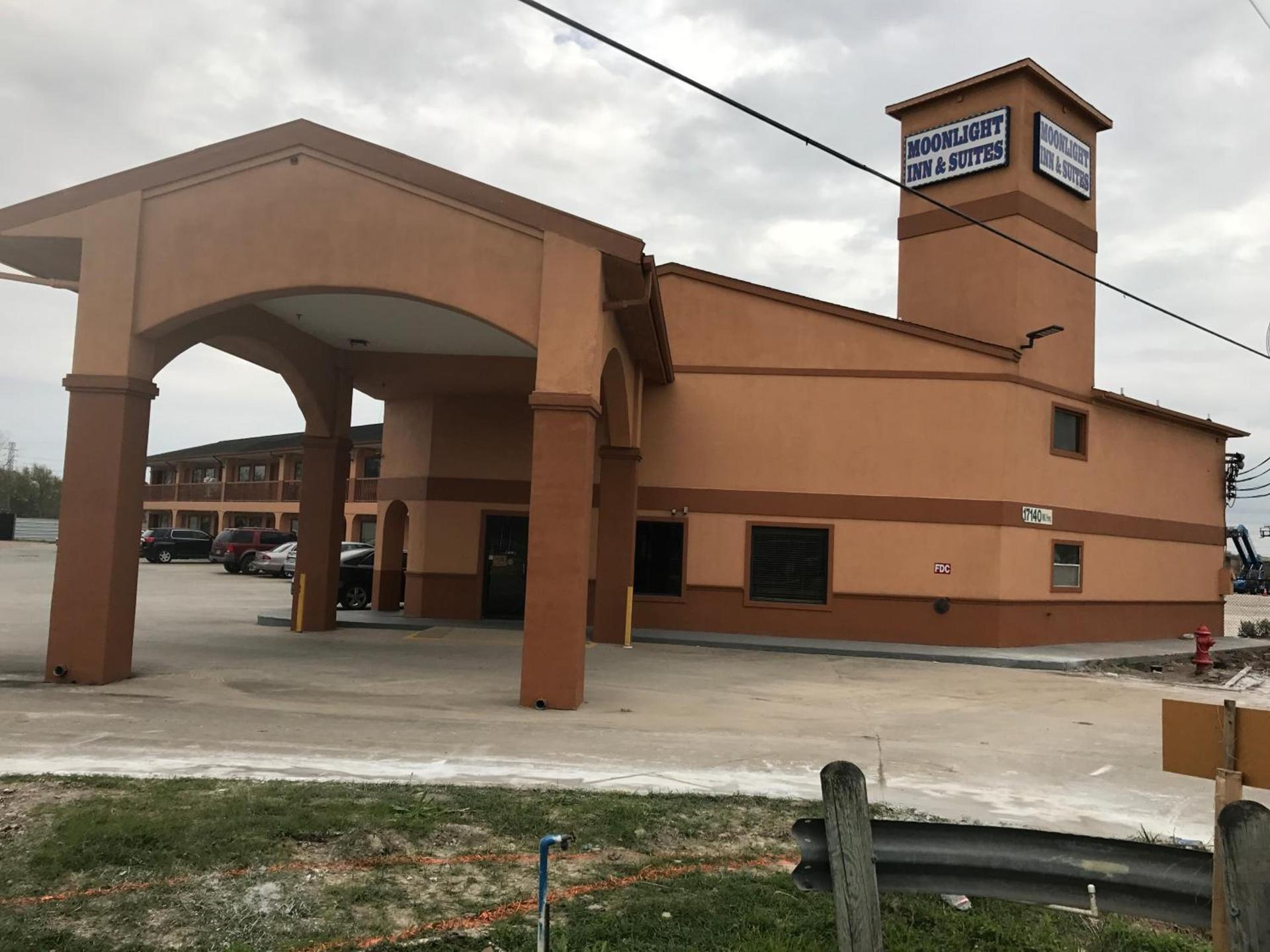 Moonlight Inn & Suites photo 2