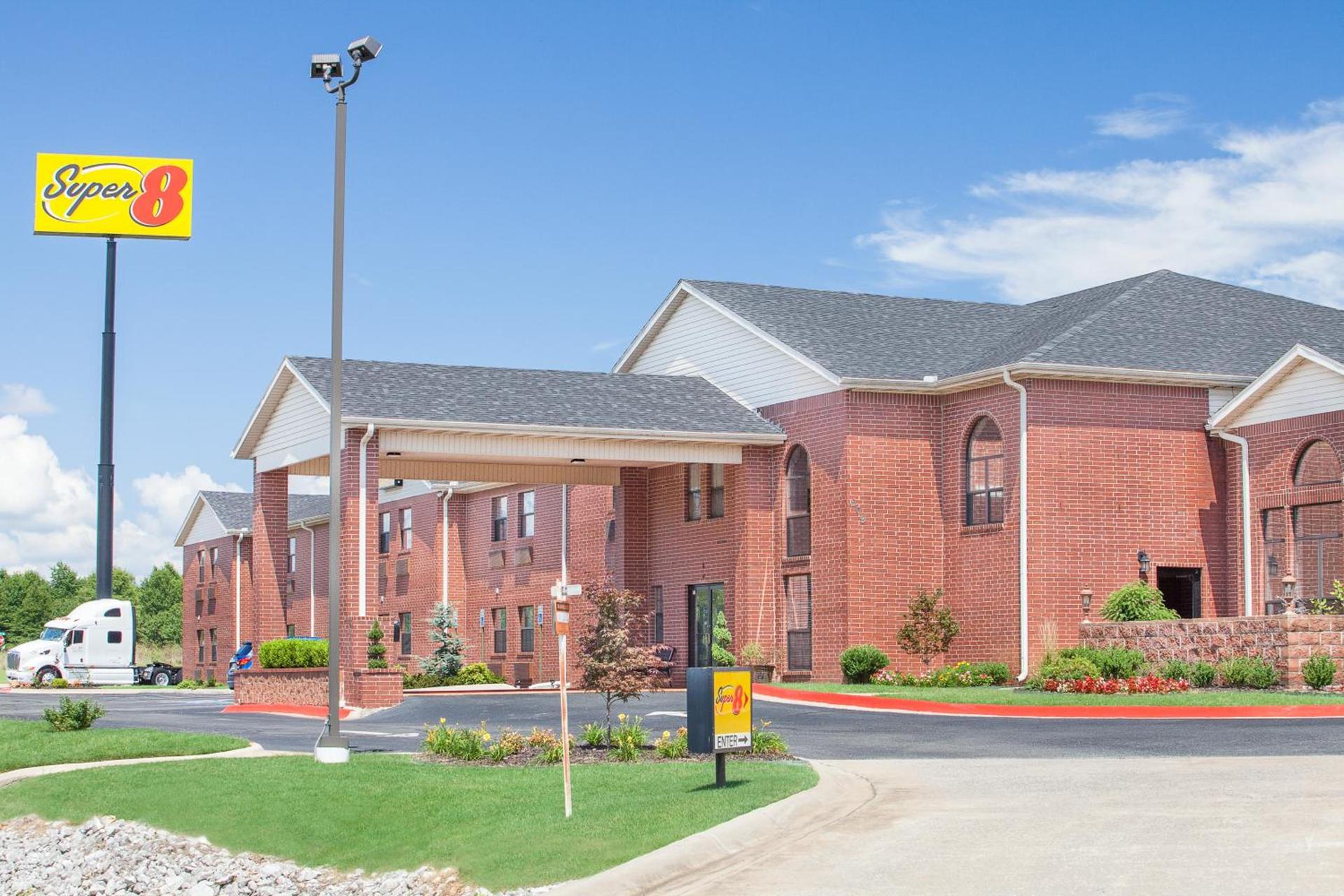 Super 8 by Wyndham Lowell/Bentonville/Rogers Area photo 2