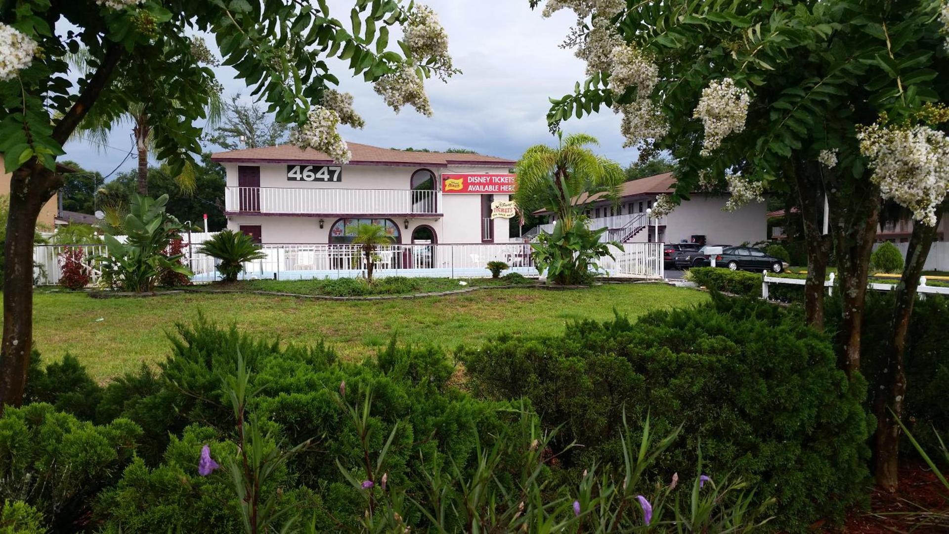 Maple Leaf Inn & Suites photo 1